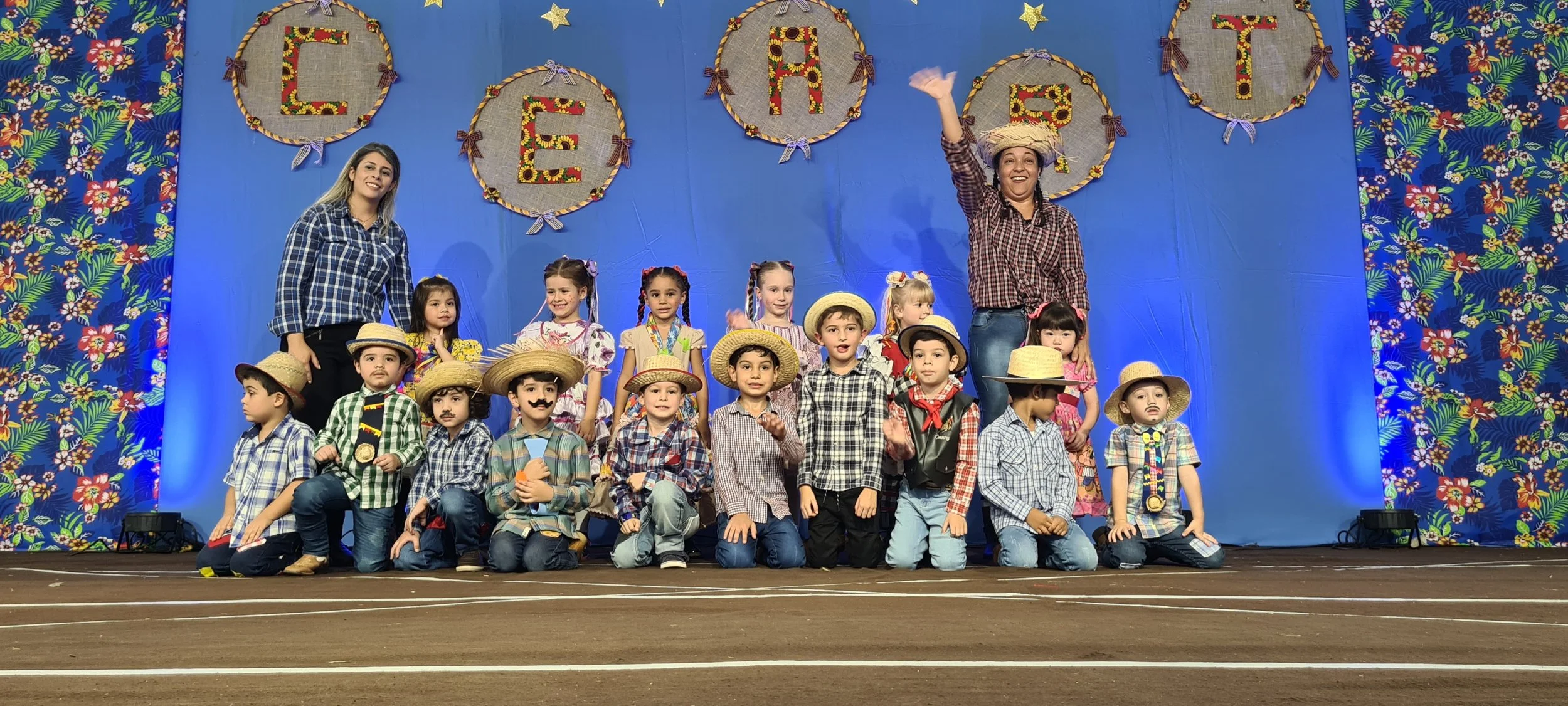Colégio CEART celebra a tradição junina com alegria e animação. - 25º Festa Junina 2023 Colégio CEART celebra a tradição junina com alegria e animação. - 25º Festa Junina 2023