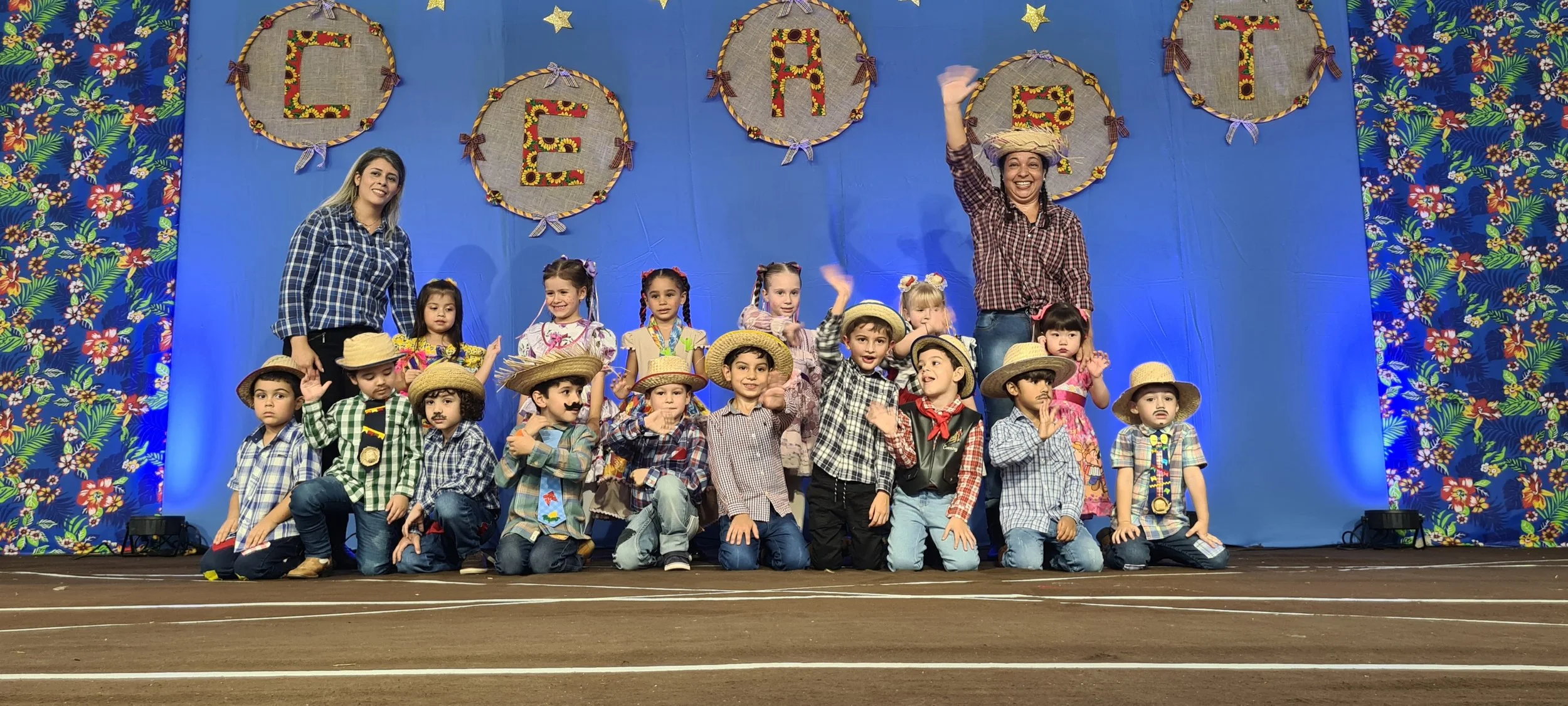 Colégio CEART celebra a tradição junina com alegria e animação. - 25º Festa Junina 2023 Colégio CEART celebra a tradição junina com alegria e animação. - 25º Festa Junina 2023