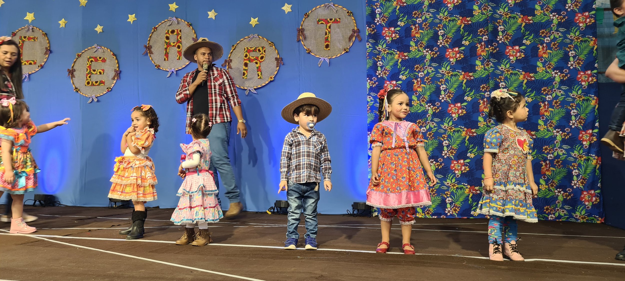 Colégio CEART celebra a tradição junina com alegria e animação. - 25º Festa Junina 2023 Colégio CEART celebra a tradição junina com alegria e animação. - 25º Festa Junina 2023