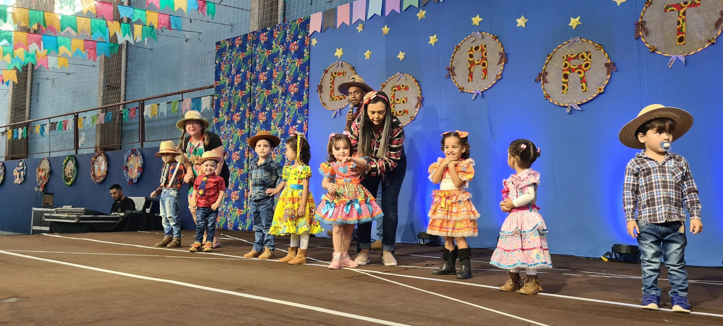 Colégio CEART celebra a tradição junina com alegria e animação. - 25º Festa Junina 2023 Colégio CEART celebra a tradição junina com alegria e animação. - 25º Festa Junina 2023