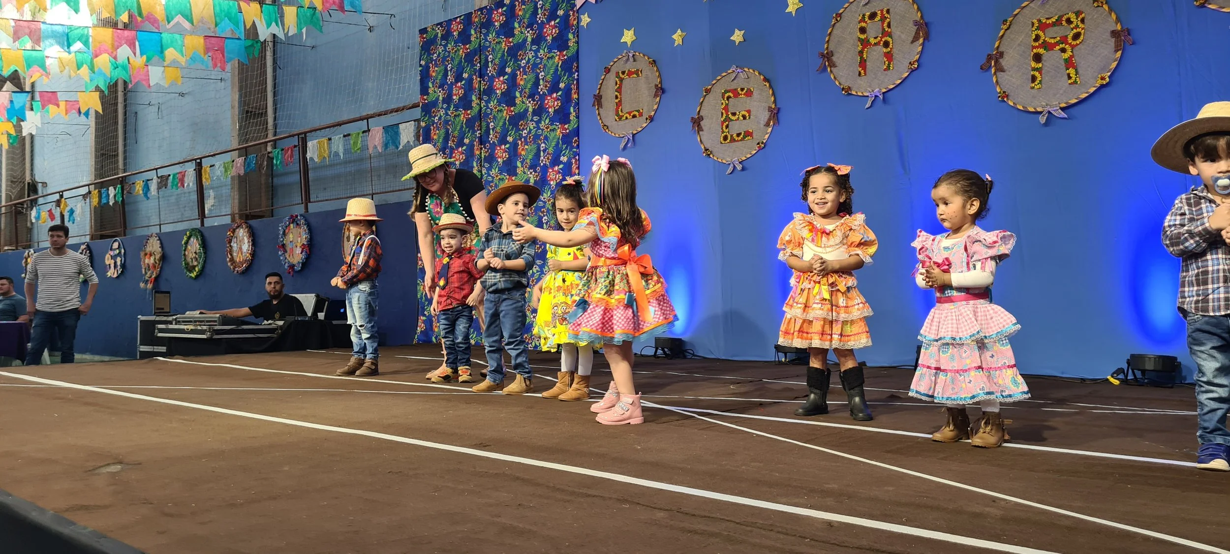 Colégio CEART celebra a tradição junina com alegria e animação. - 25º Festa Junina 2023 Colégio CEART celebra a tradição junina com alegria e animação. - 25º Festa Junina 2023
