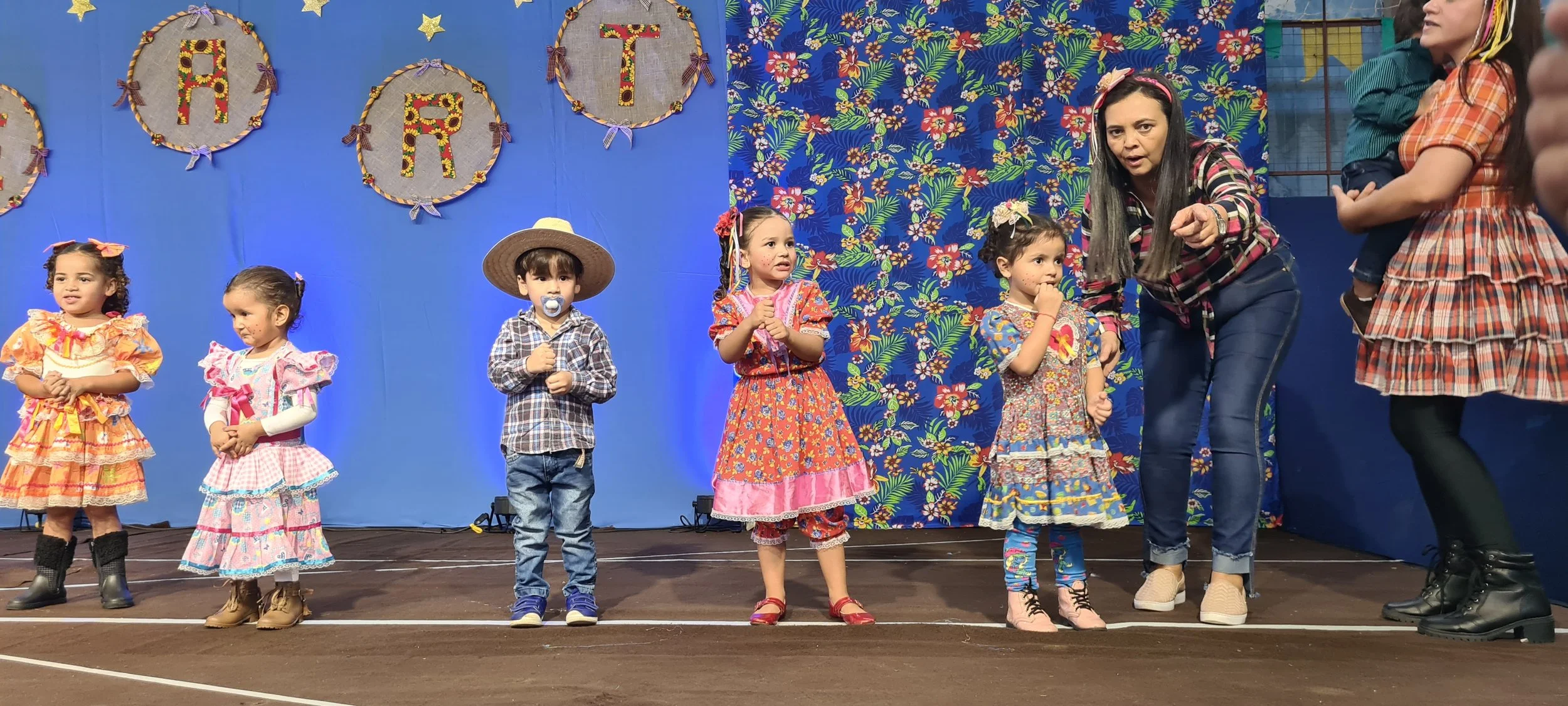 Colégio CEART celebra a tradição junina com alegria e animação. - 25º Festa Junina 2023 Colégio CEART celebra a tradição junina com alegria e animação. - 25º Festa Junina 2023