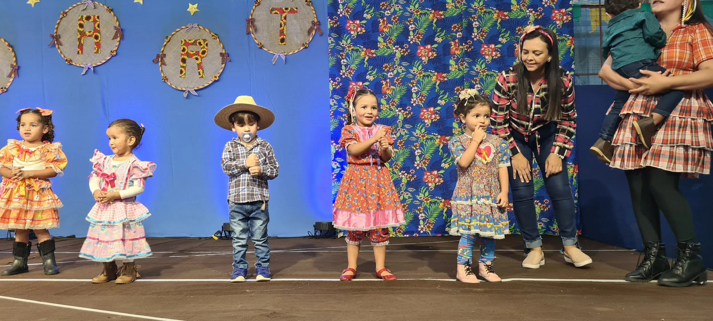 Colégio CEART celebra a tradição junina com alegria e animação. - 25º Festa Junina 2023 Colégio CEART celebra a tradição junina com alegria e animação. - 25º Festa Junina 2023