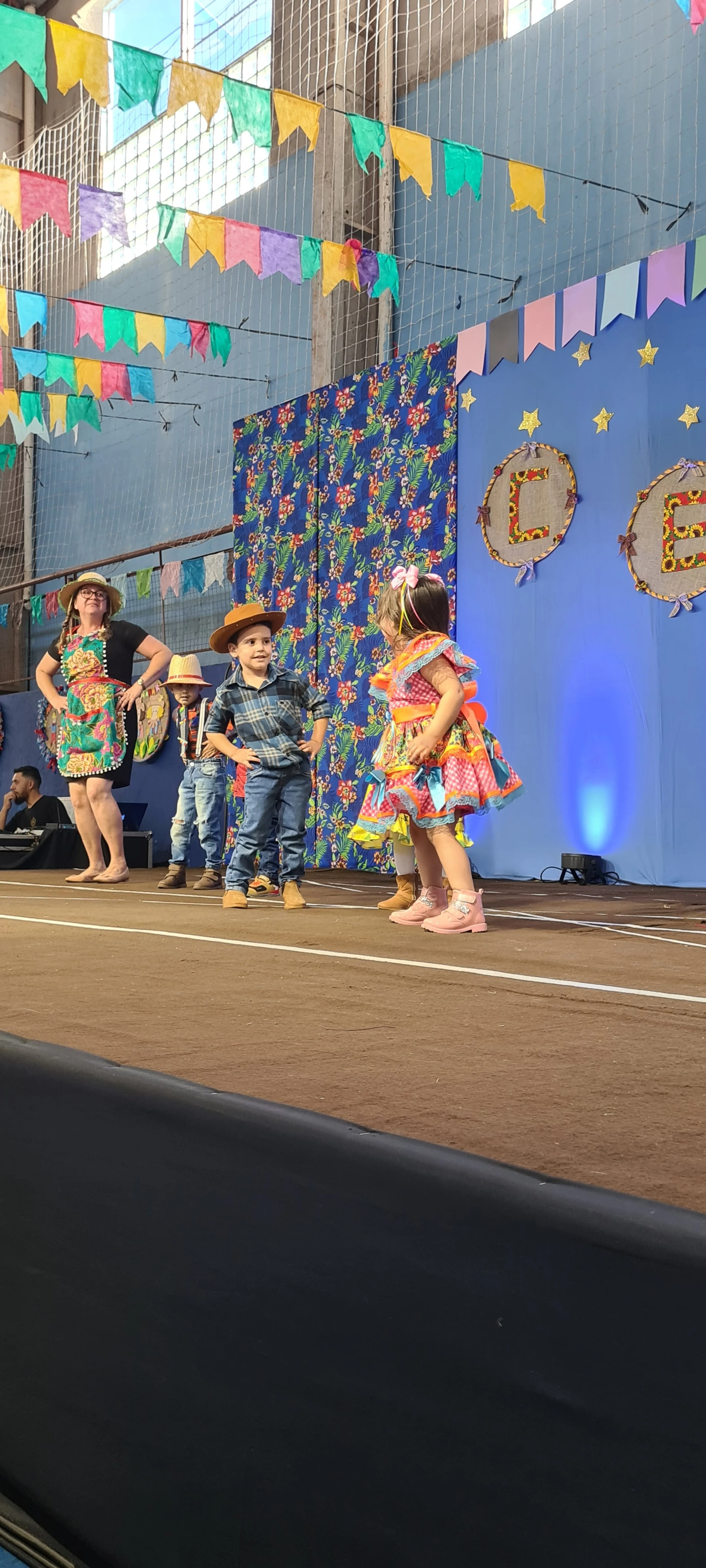 Colégio CEART celebra a tradição junina com alegria e animação. - 25º Festa Junina 2023 Colégio CEART celebra a tradição junina com alegria e animação. - 25º Festa Junina 2023