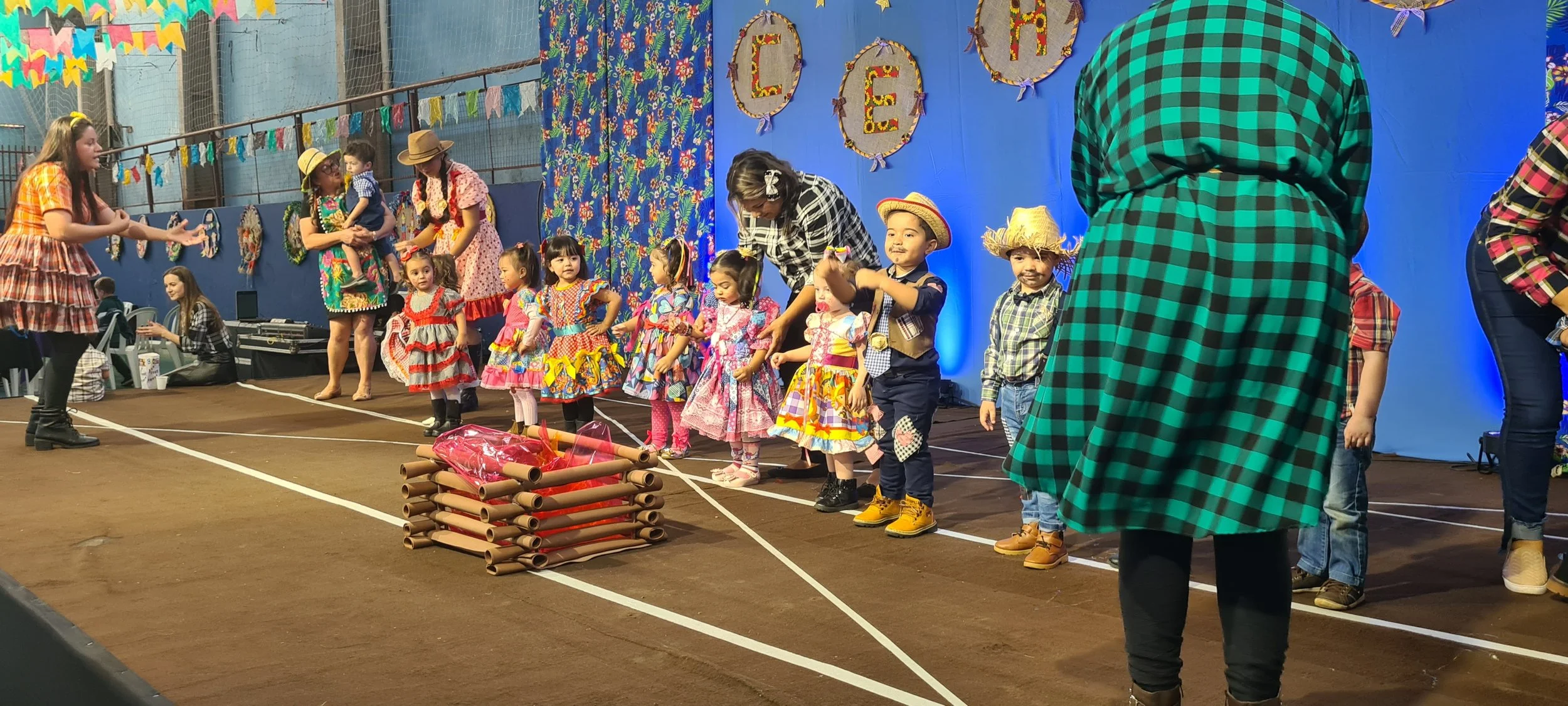 Colégio CEART celebra a tradição junina com alegria e animação. - 25º Festa Junina 2023 Colégio CEART celebra a tradição junina com alegria e animação. - 25º Festa Junina 2023