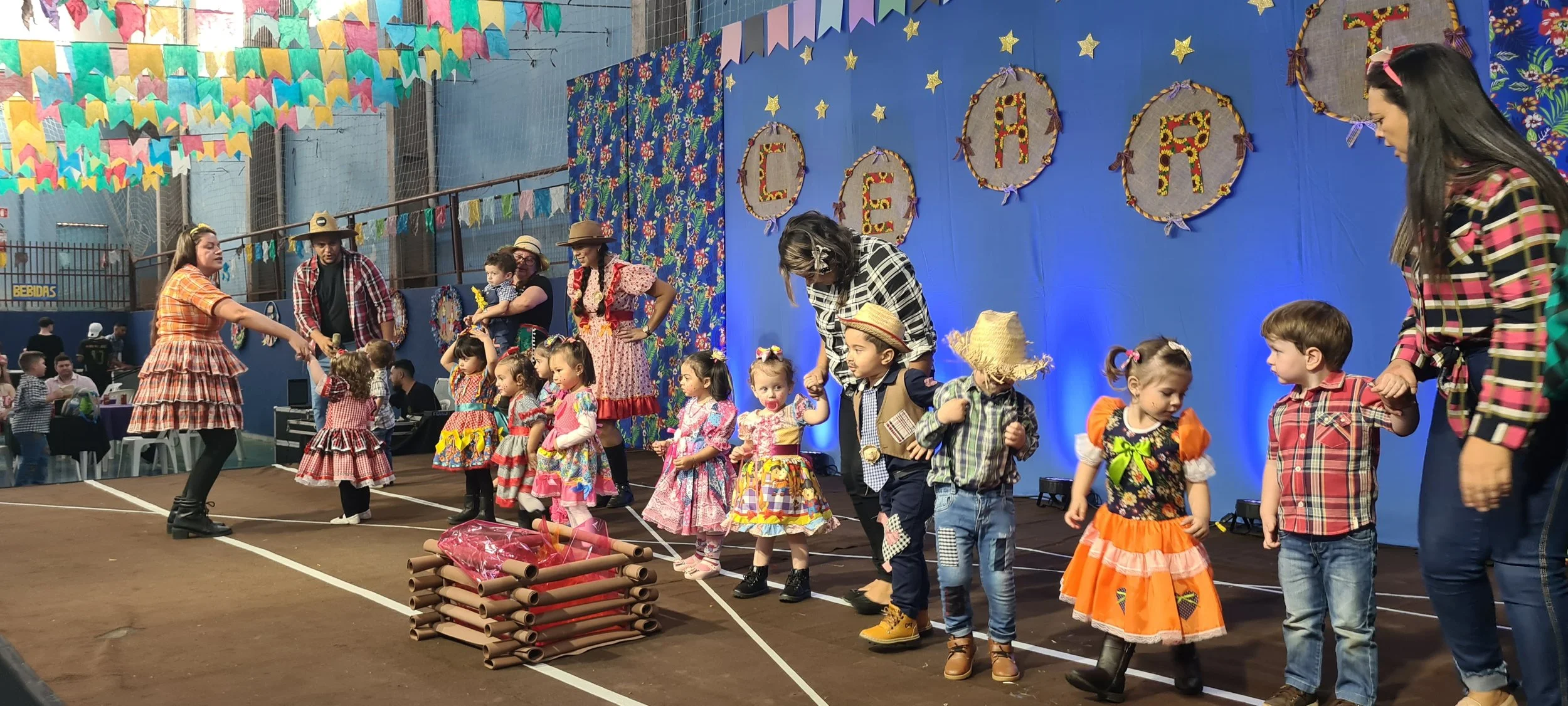 Colégio CEART celebra a tradição junina com alegria e animação. - 25º Festa Junina 2023 Colégio CEART celebra a tradição junina com alegria e animação. - 25º Festa Junina 2023