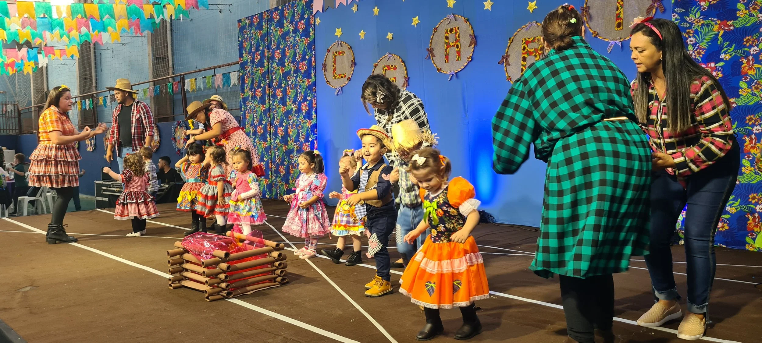 Colégio CEART celebra a tradição junina com alegria e animação. - 25º Festa Junina 2023 Colégio CEART celebra a tradição junina com alegria e animação. - 25º Festa Junina 2023