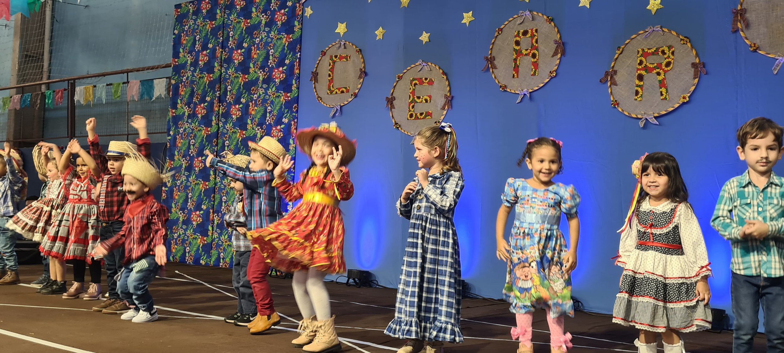 Colégio CEART celebra a tradição junina com alegria e animação. - 25º Festa Junina 2023 Colégio CEART celebra a tradição junina com alegria e animação. - 25º Festa Junina 2023
