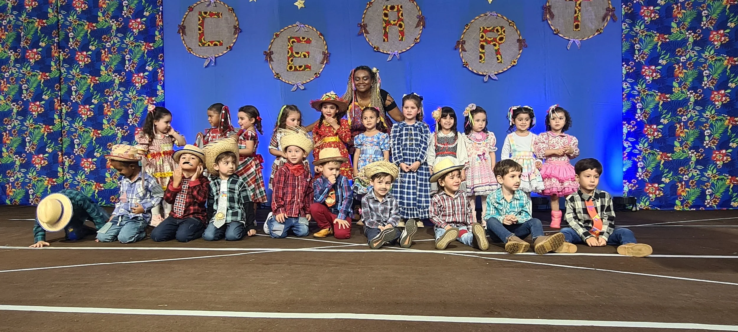 Colégio CEART celebra a tradição junina com alegria e animação. - 25º Festa Junina 2023 Colégio CEART celebra a tradição junina com alegria e animação. - 25º Festa Junina 2023