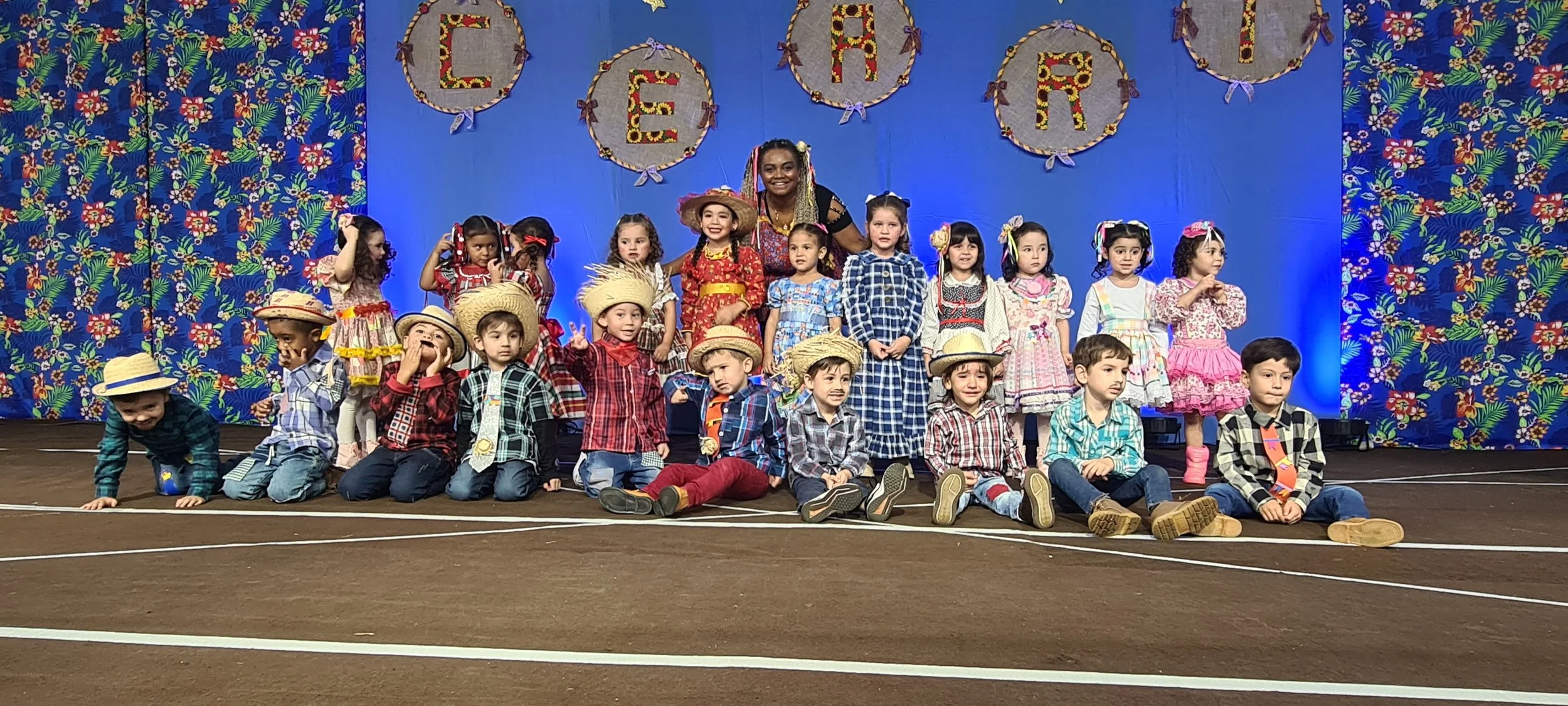Colégio CEART celebra a tradição junina com alegria e animação. - 25º Festa Junina 2023 Colégio CEART celebra a tradição junina com alegria e animação. - 25º Festa Junina 2023