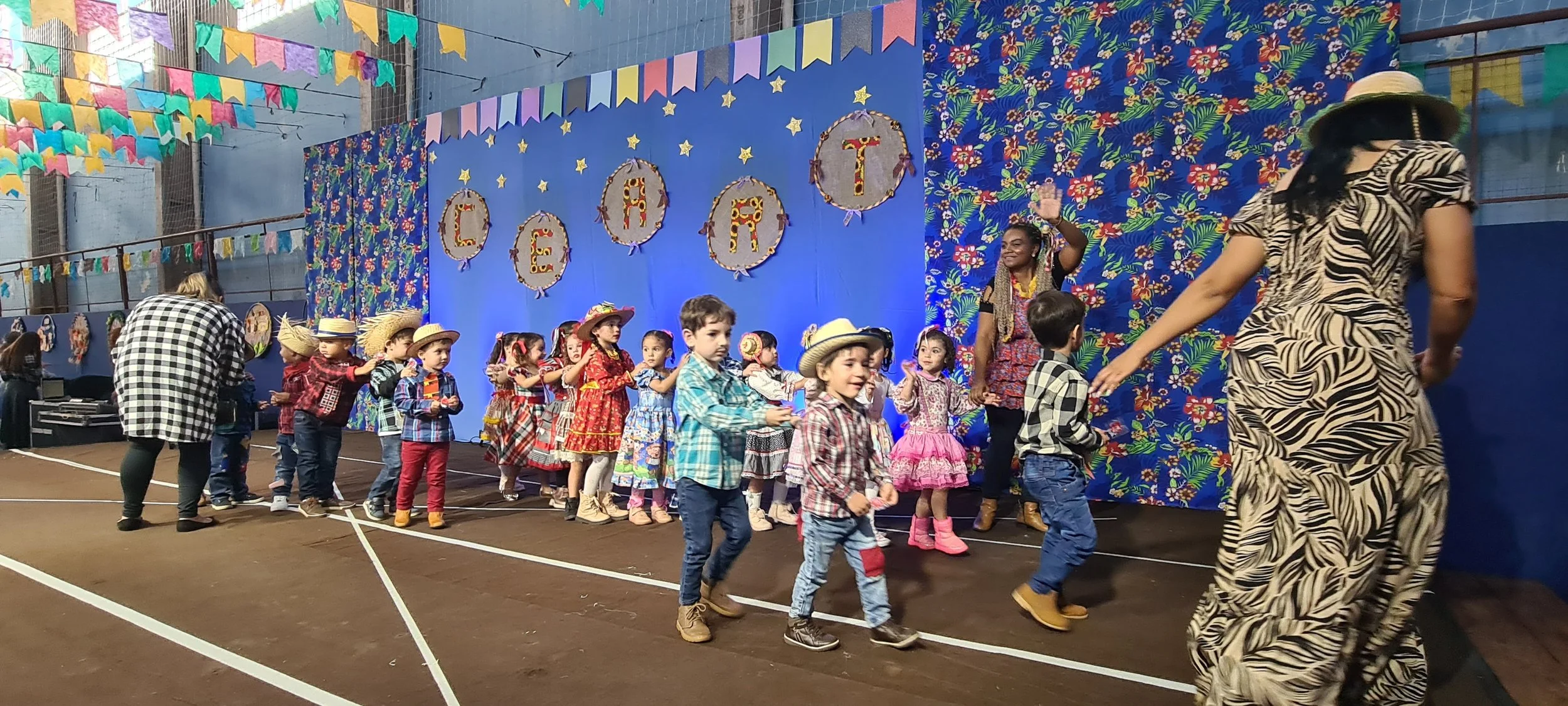 Colégio CEART celebra a tradição junina com alegria e animação. - 25º Festa Junina 2023 Colégio CEART celebra a tradição junina com alegria e animação. - 25º Festa Junina 2023