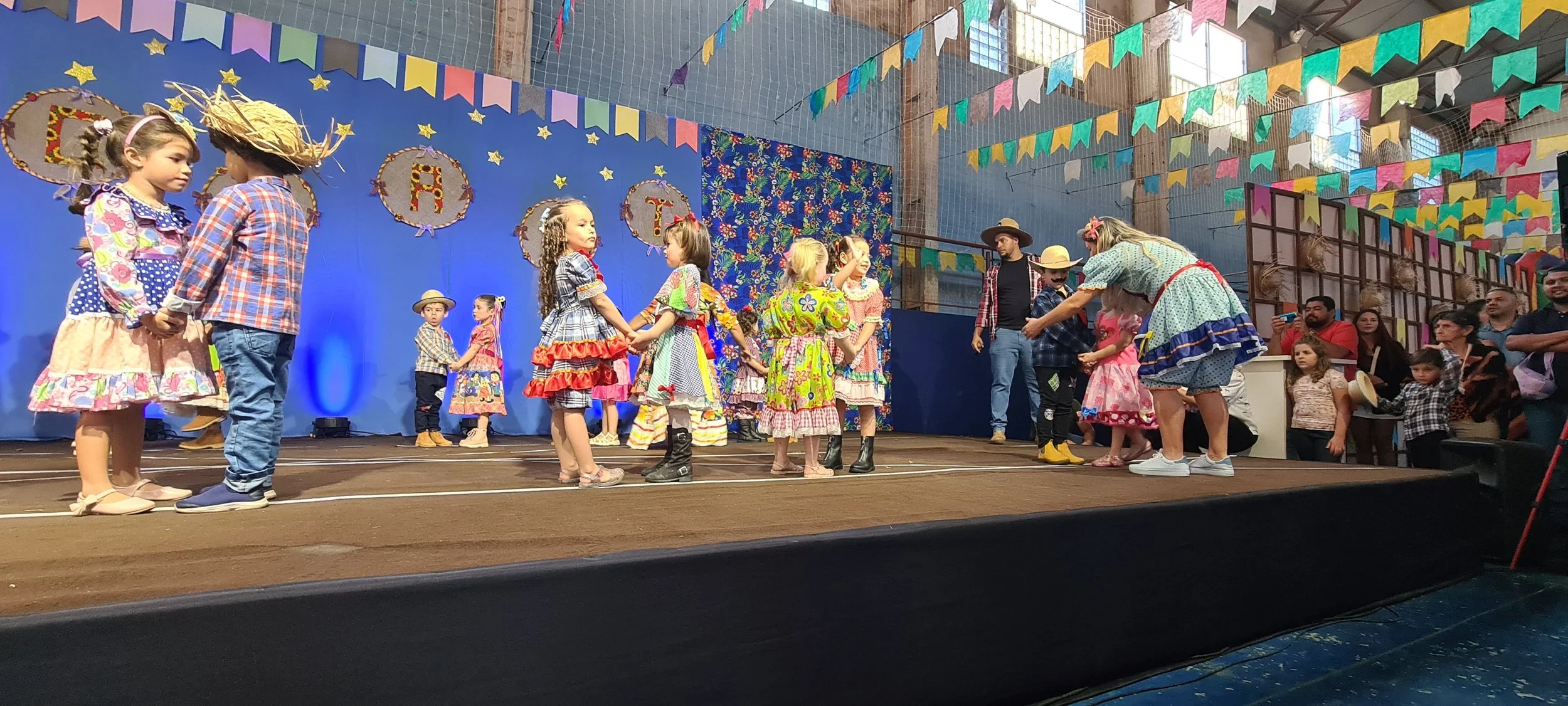 Colégio CEART celebra a tradição junina com alegria e animação. - 25º Festa Junina 2023 Colégio CEART celebra a tradição junina com alegria e animação. - 25º Festa Junina 2023