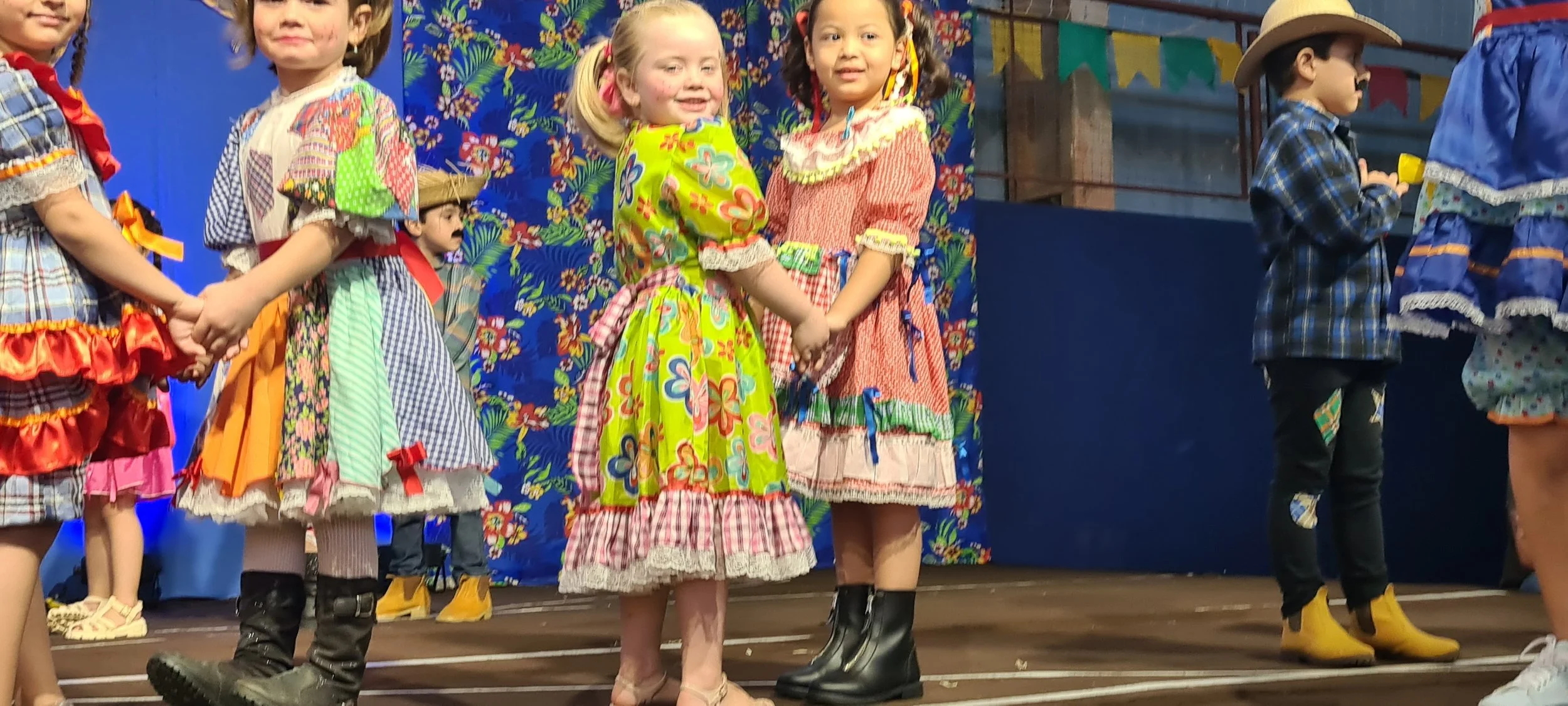 Colégio CEART celebra a tradição junina com alegria e animação. - 25º Festa Junina 2023 Colégio CEART celebra a tradição junina com alegria e animação. - 25º Festa Junina 2023