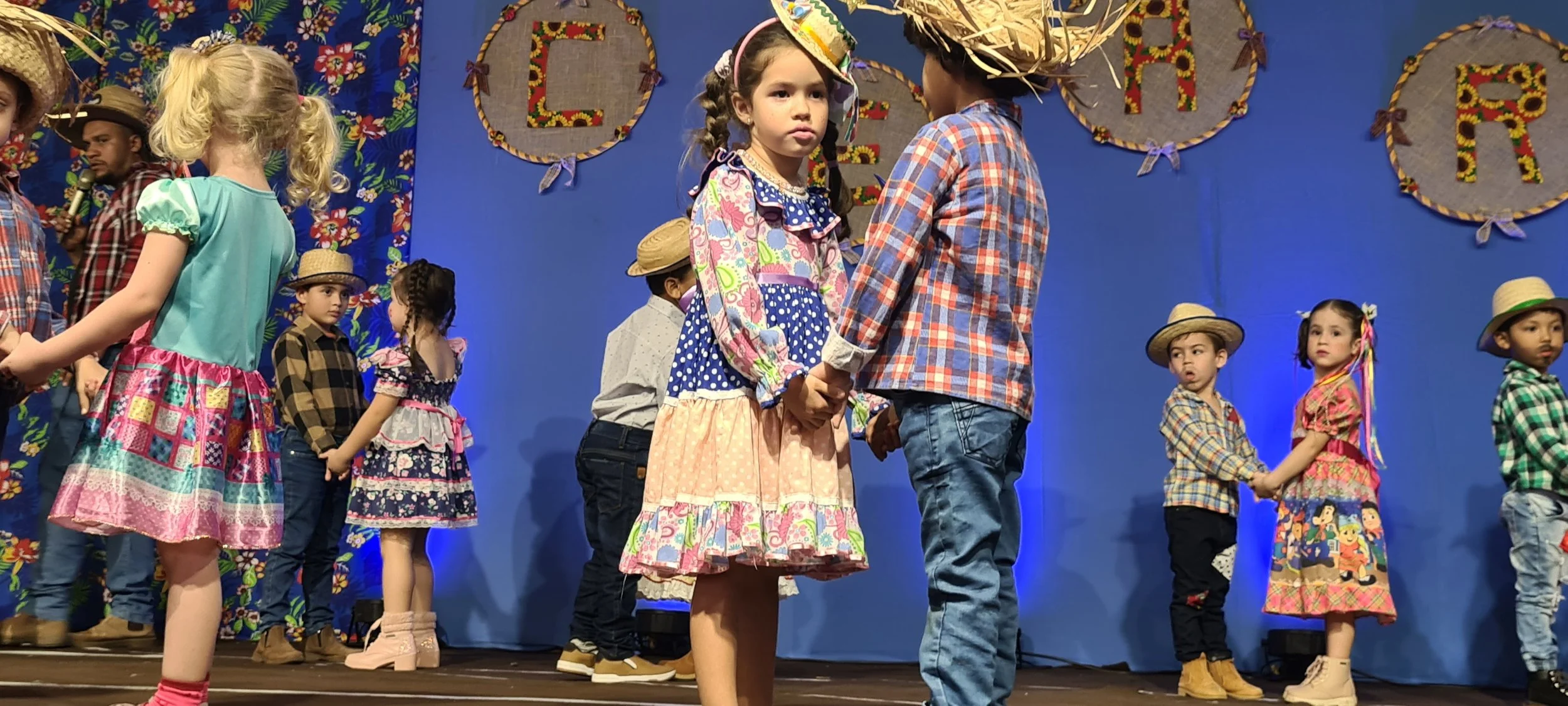 Colégio CEART celebra a tradição junina com alegria e animação. - 25º Festa Junina 2023 Colégio CEART celebra a tradição junina com alegria e animação. - 25º Festa Junina 2023