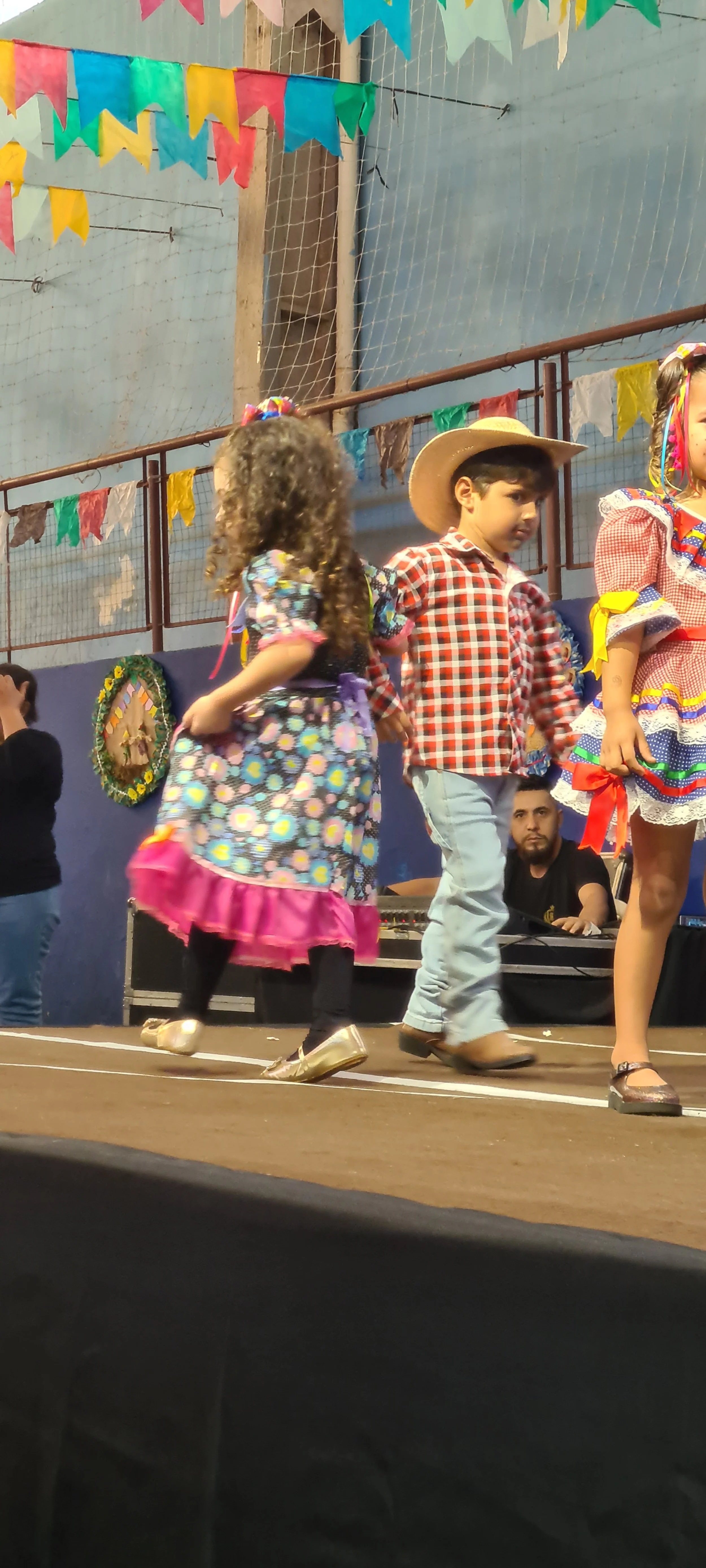 Colégio CEART celebra a tradição junina com alegria e animação. - 25º Festa Junina 2023 Colégio CEART celebra a tradição junina com alegria e animação. - 25º Festa Junina 2023