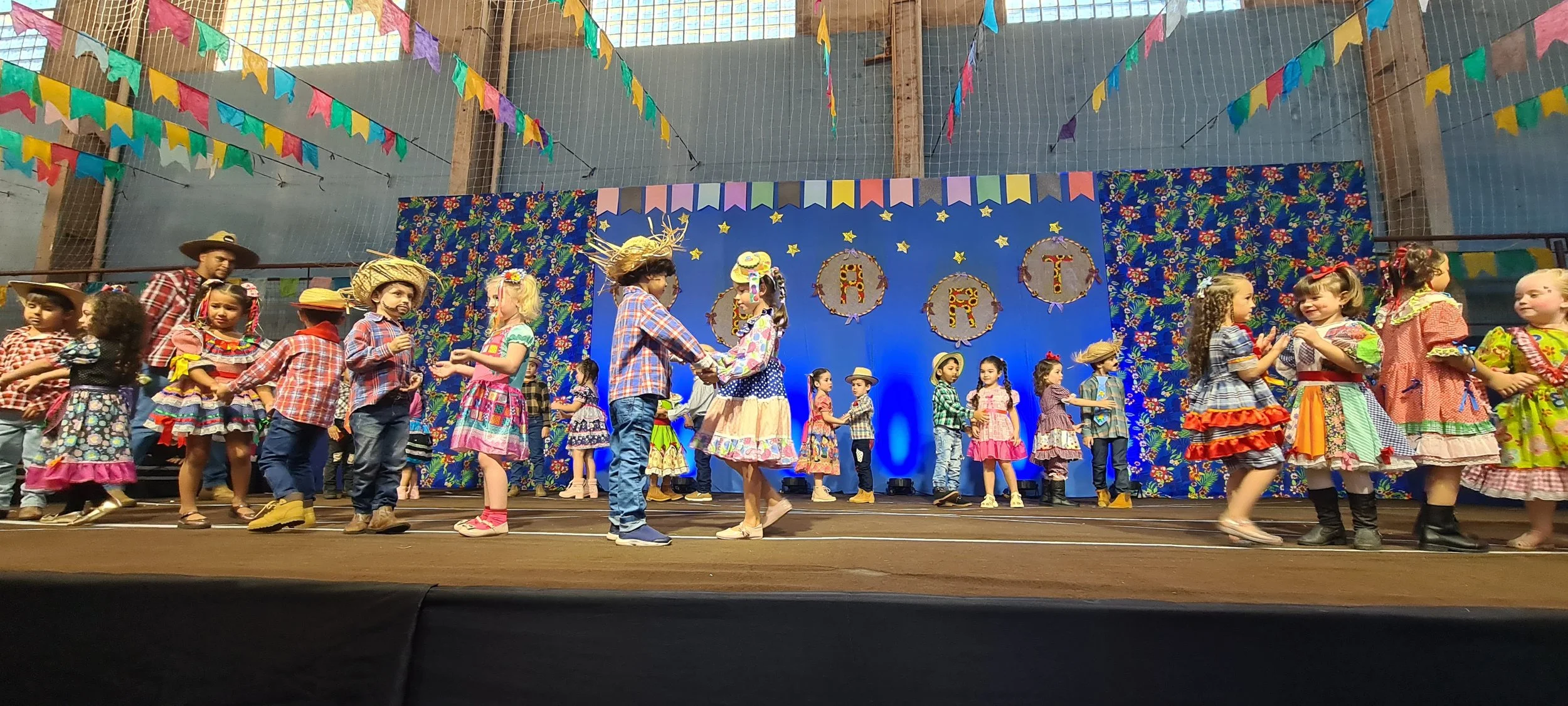 Colégio CEART celebra a tradição junina com alegria e animação. - 25º Festa Junina 2023 Colégio CEART celebra a tradição junina com alegria e animação. - 25º Festa Junina 2023