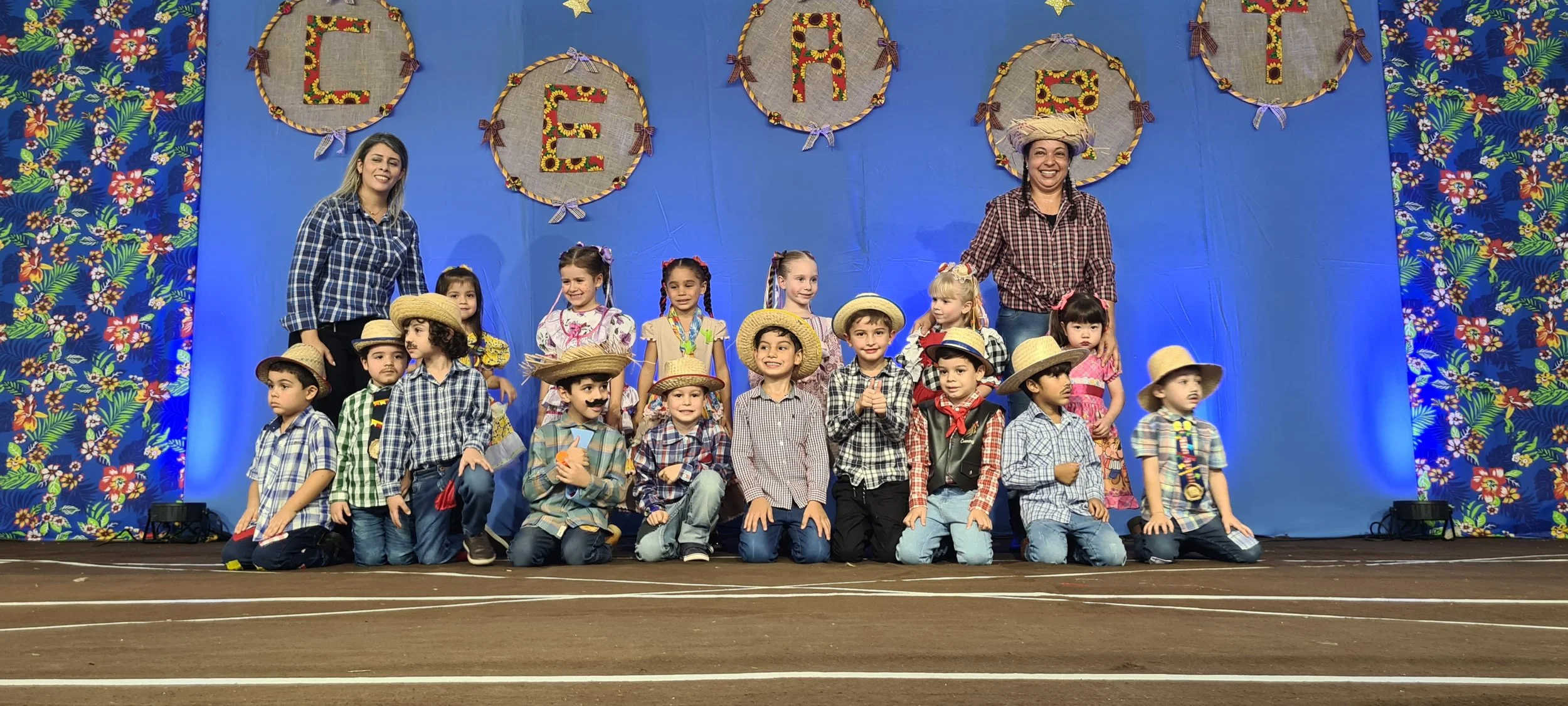 Colégio CEART celebra a tradição junina com alegria e animação. - 25º Festa Junina 2023 Colégio CEART celebra a tradição junina com alegria e animação. - 25º Festa Junina 2023