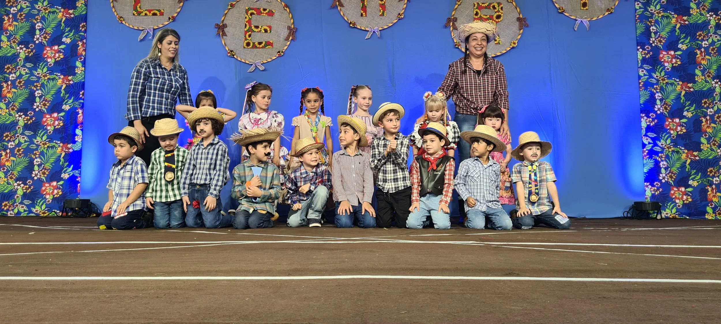 Colégio CEART celebra a tradição junina com alegria e animação. - 25º Festa Junina 2023 Colégio CEART celebra a tradição junina com alegria e animação. - 25º Festa Junina 2023
