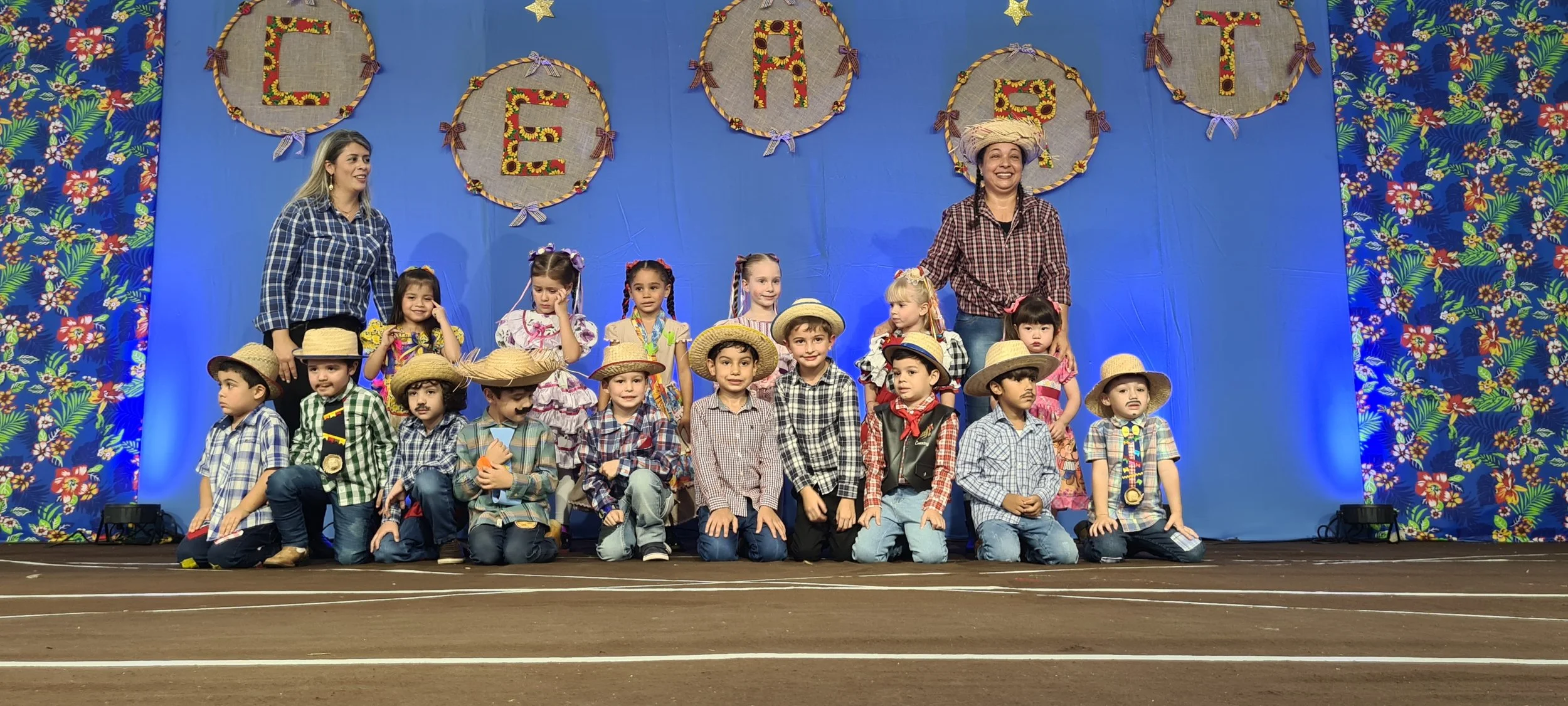 Colégio CEART celebra a tradição junina com alegria e animação. - 25º Festa Junina 2023 Colégio CEART celebra a tradição junina com alegria e animação. - 25º Festa Junina 2023