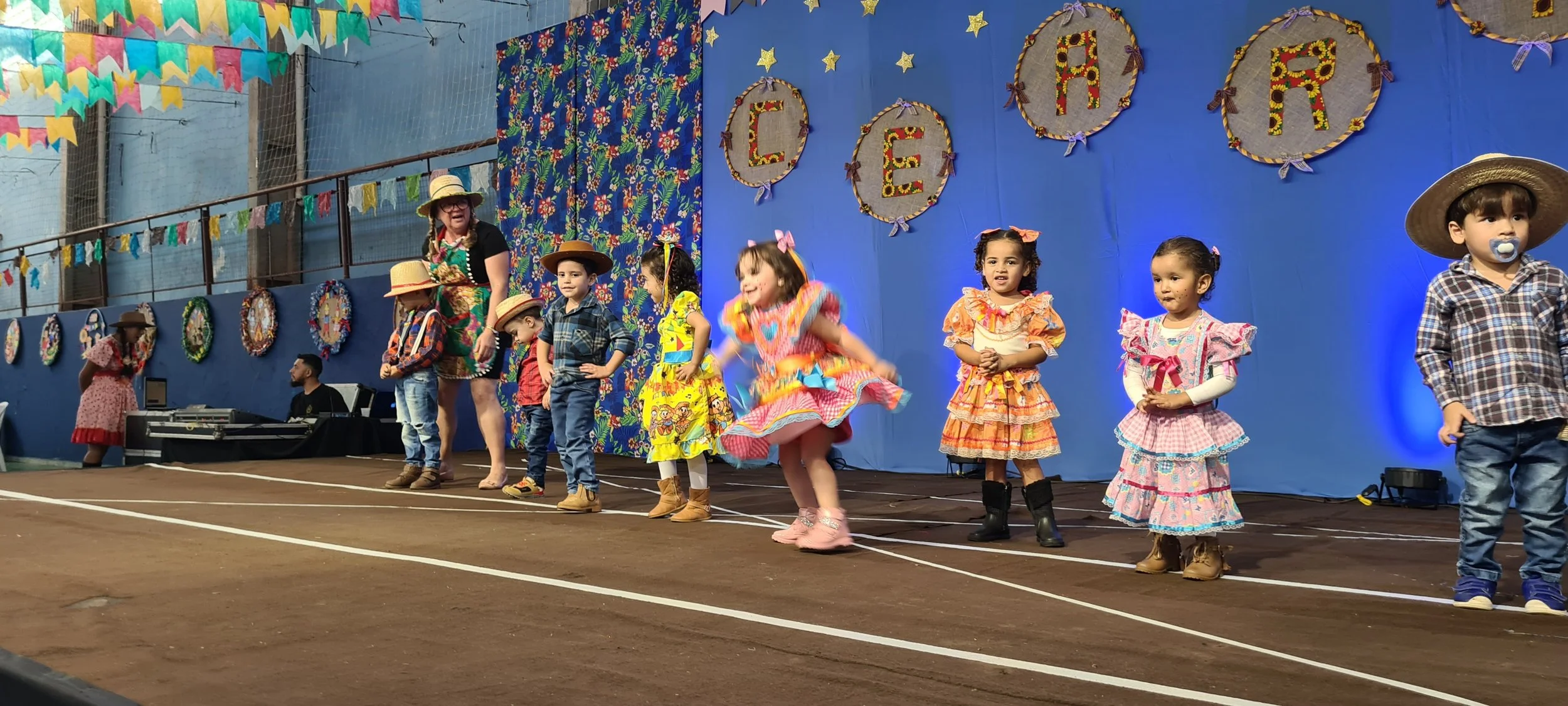 Colégio CEART celebra a tradição junina com alegria e animação. - 25º Festa Junina 2023 Colégio CEART celebra a tradição junina com alegria e animação. - 25º Festa Junina 2023