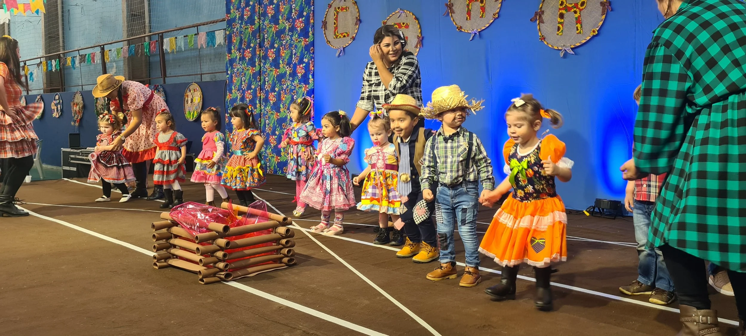 Colégio CEART celebra a tradição junina com alegria e animação. - 25º Festa Junina 2023 Colégio CEART celebra a tradição junina com alegria e animação. - 25º Festa Junina 2023