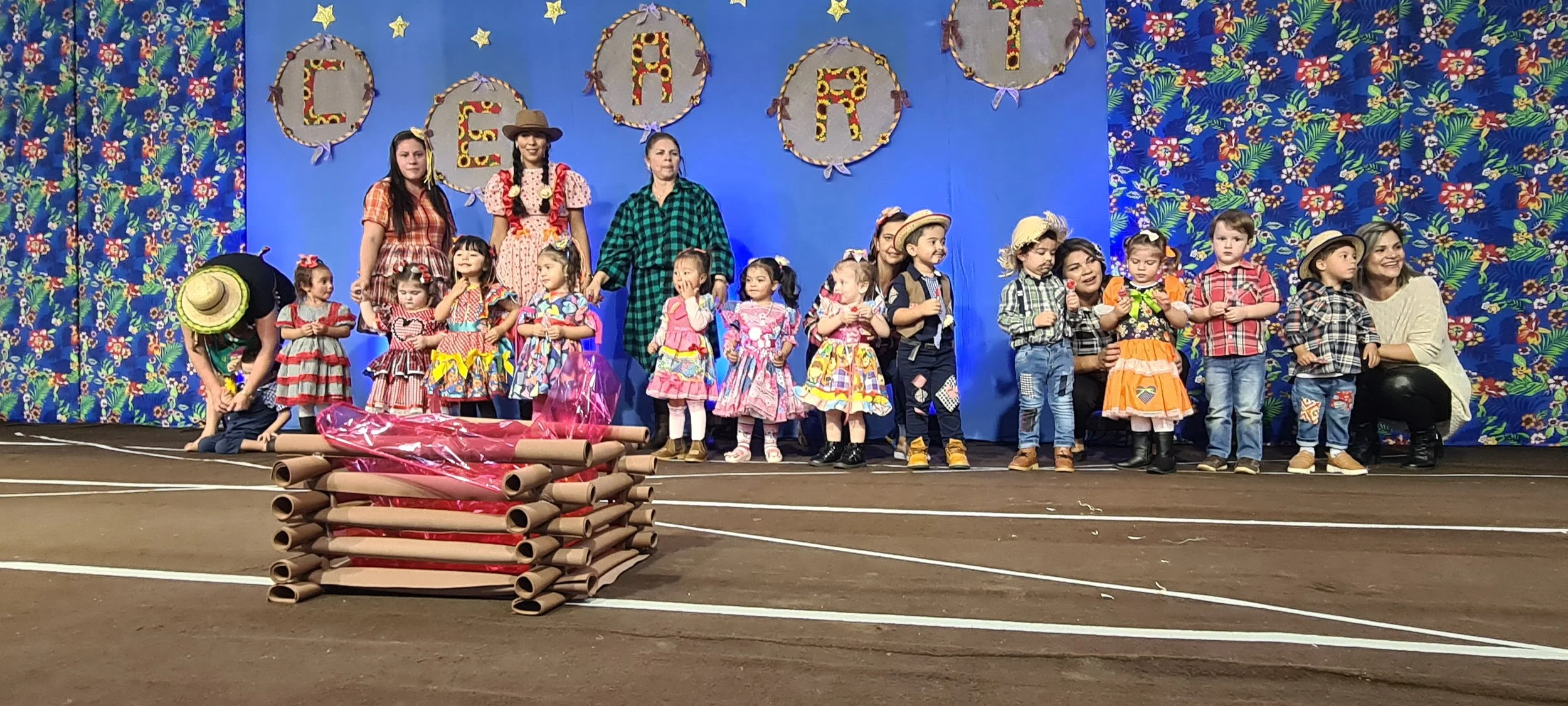 Colégio CEART celebra a tradição junina com alegria e animação. - 25º Festa Junina 2023 Colégio CEART celebra a tradição junina com alegria e animação. - 25º Festa Junina 2023