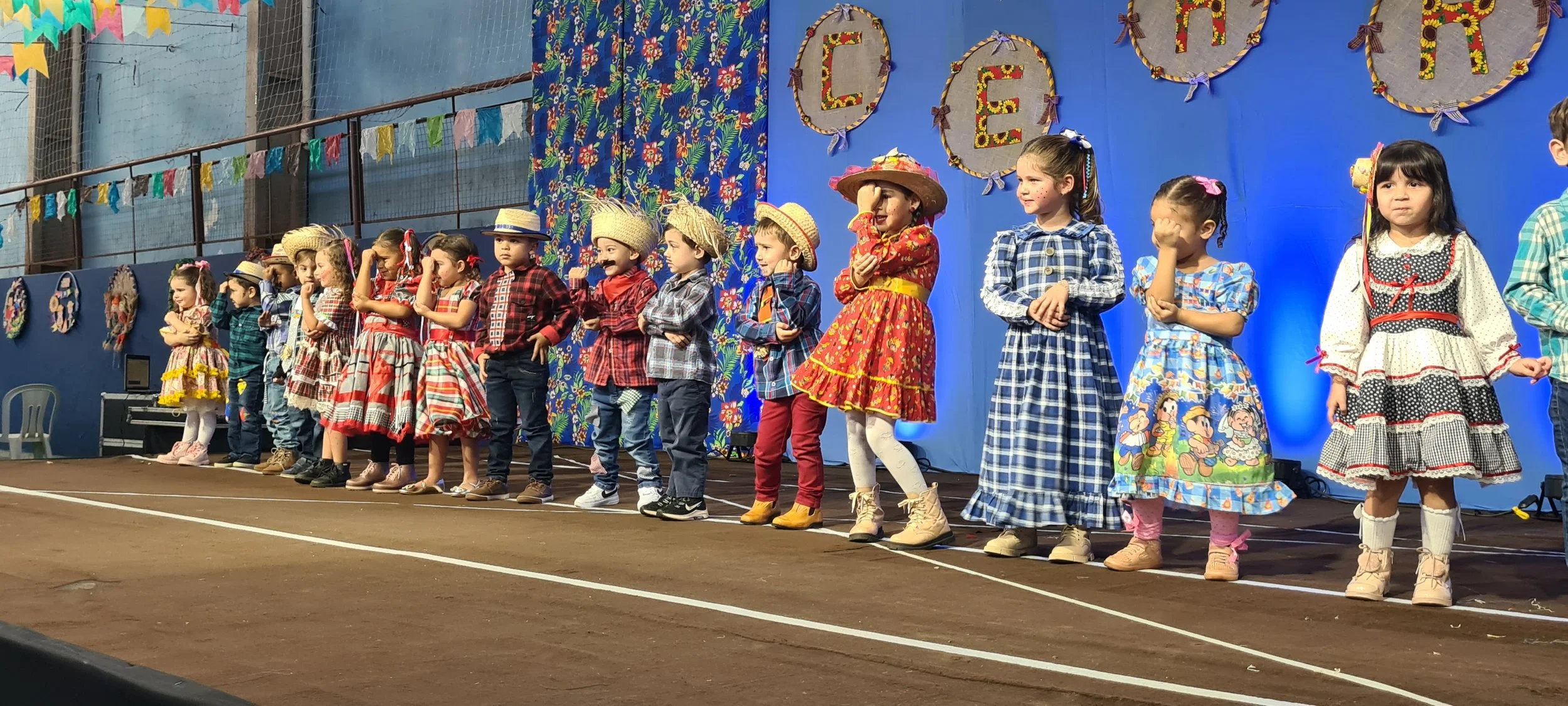 Colégio CEART celebra a tradição junina com alegria e animação. - 25º Festa Junina 2023 Colégio CEART celebra a tradição junina com alegria e animação. - 25º Festa Junina 2023