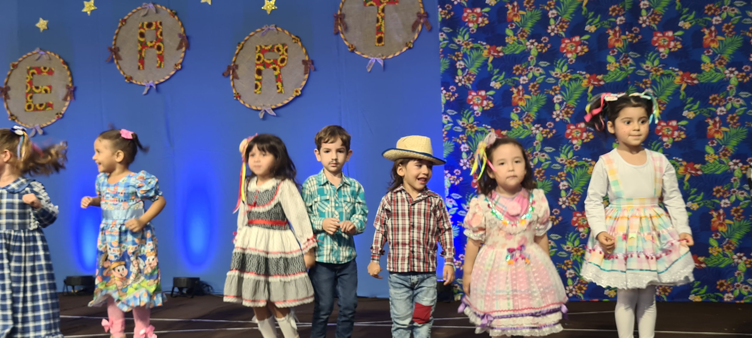 Colégio CEART celebra a tradição junina com alegria e animação. - 25º Festa Junina 2023 Colégio CEART celebra a tradição junina com alegria e animação. - 25º Festa Junina 2023