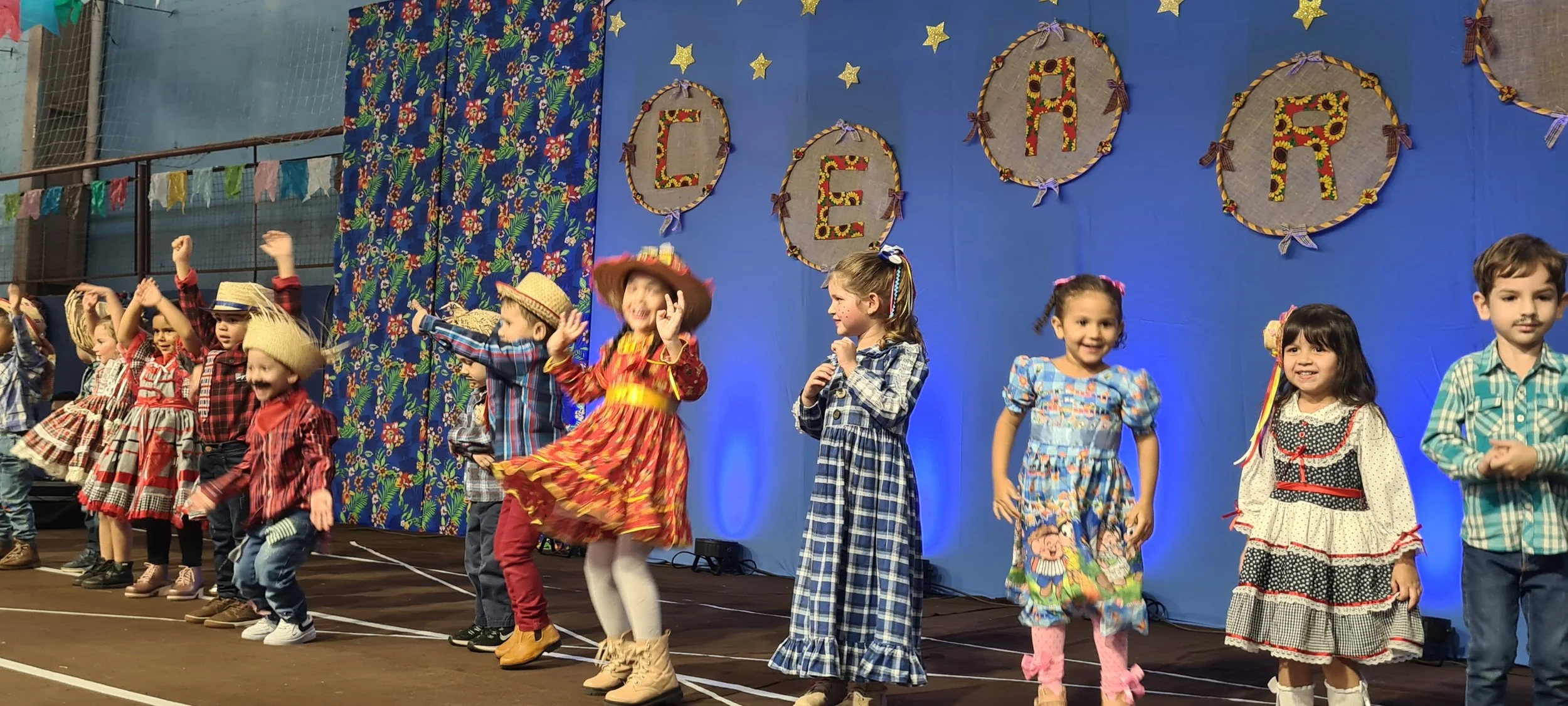 Colégio CEART celebra a tradição junina com alegria e animação. - 25º Festa Junina 2023 Colégio CEART celebra a tradição junina com alegria e animação. - 25º Festa Junina 2023