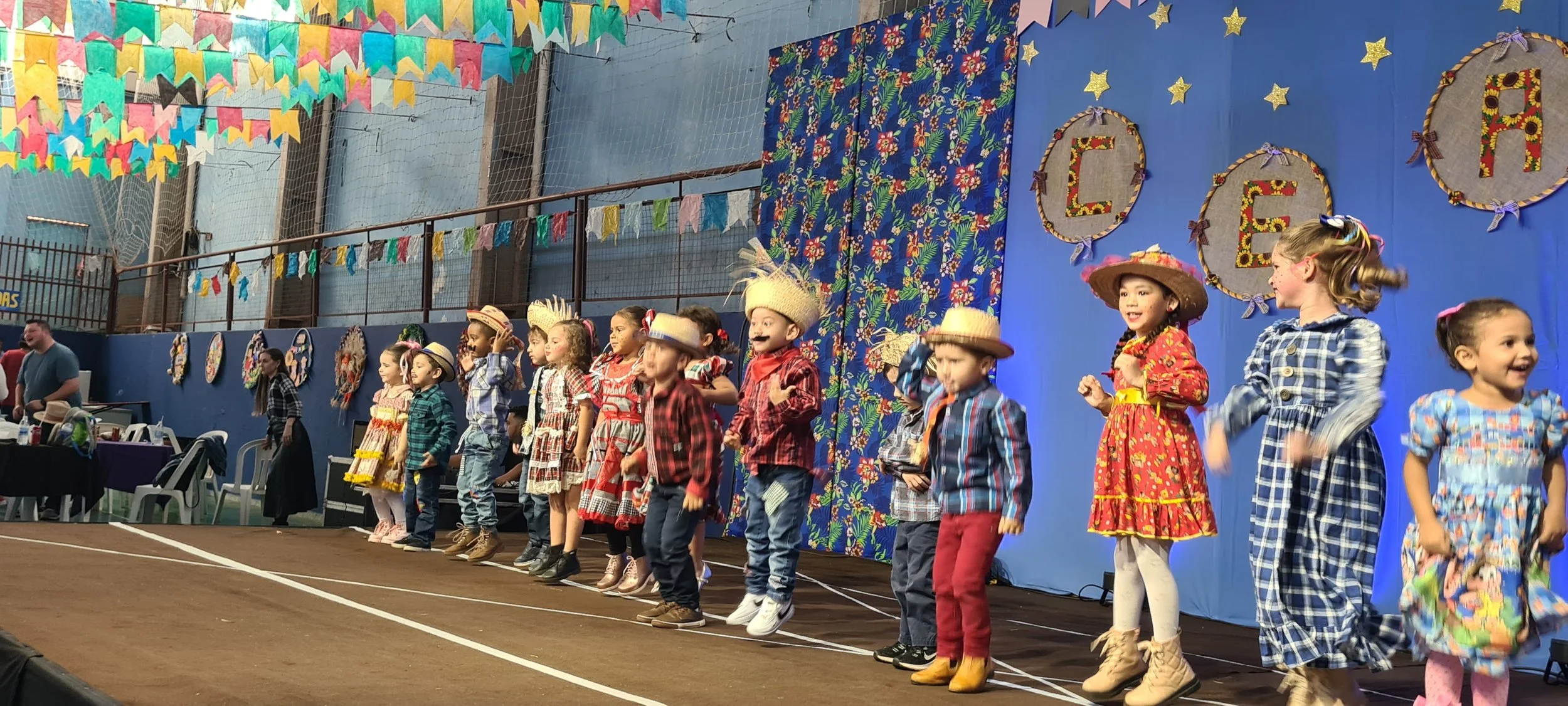 Colégio CEART celebra a tradição junina com alegria e animação. - 25º Festa Junina 2023 Colégio CEART celebra a tradição junina com alegria e animação. - 25º Festa Junina 2023
