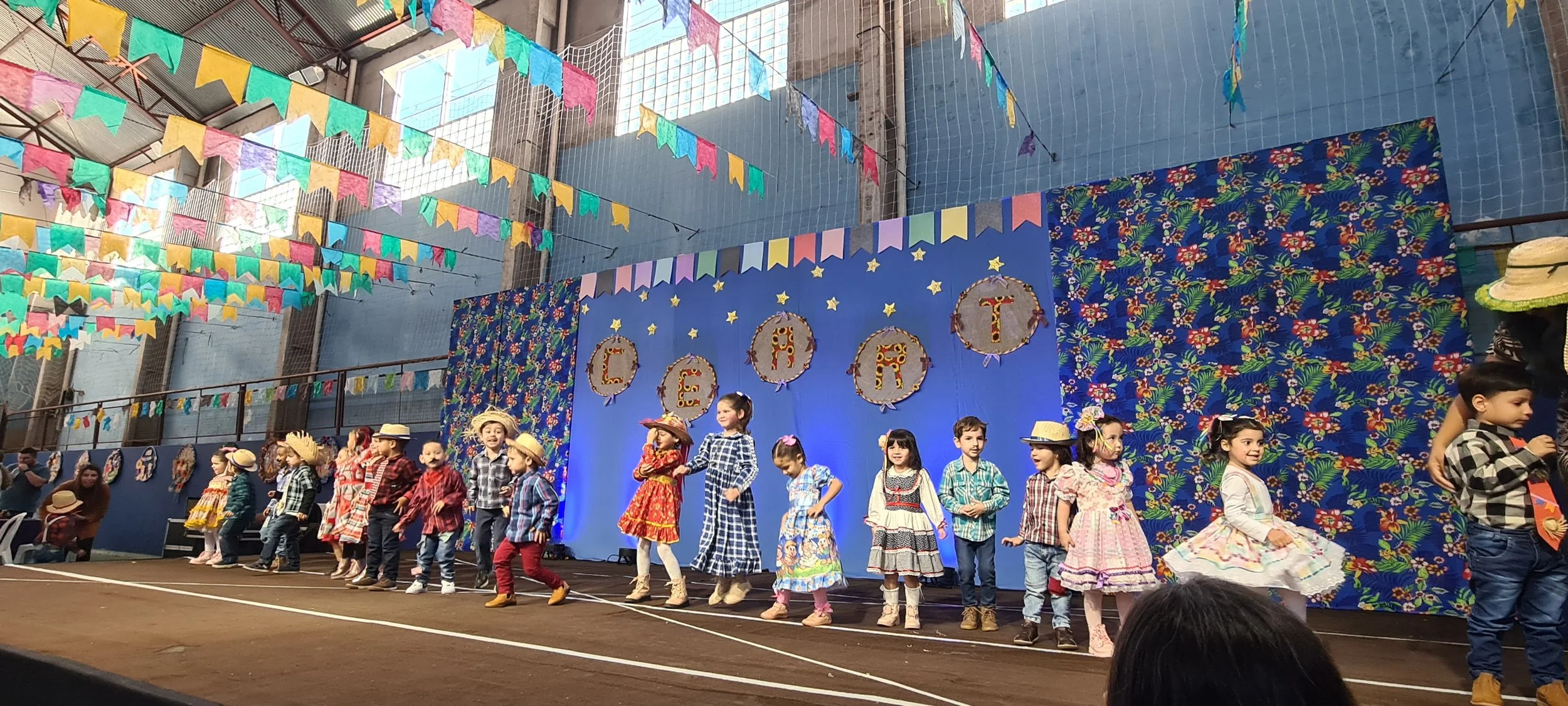 Colégio CEART celebra a tradição junina com alegria e animação. - 25º Festa Junina 2023 Colégio CEART celebra a tradição junina com alegria e animação. - 25º Festa Junina 2023