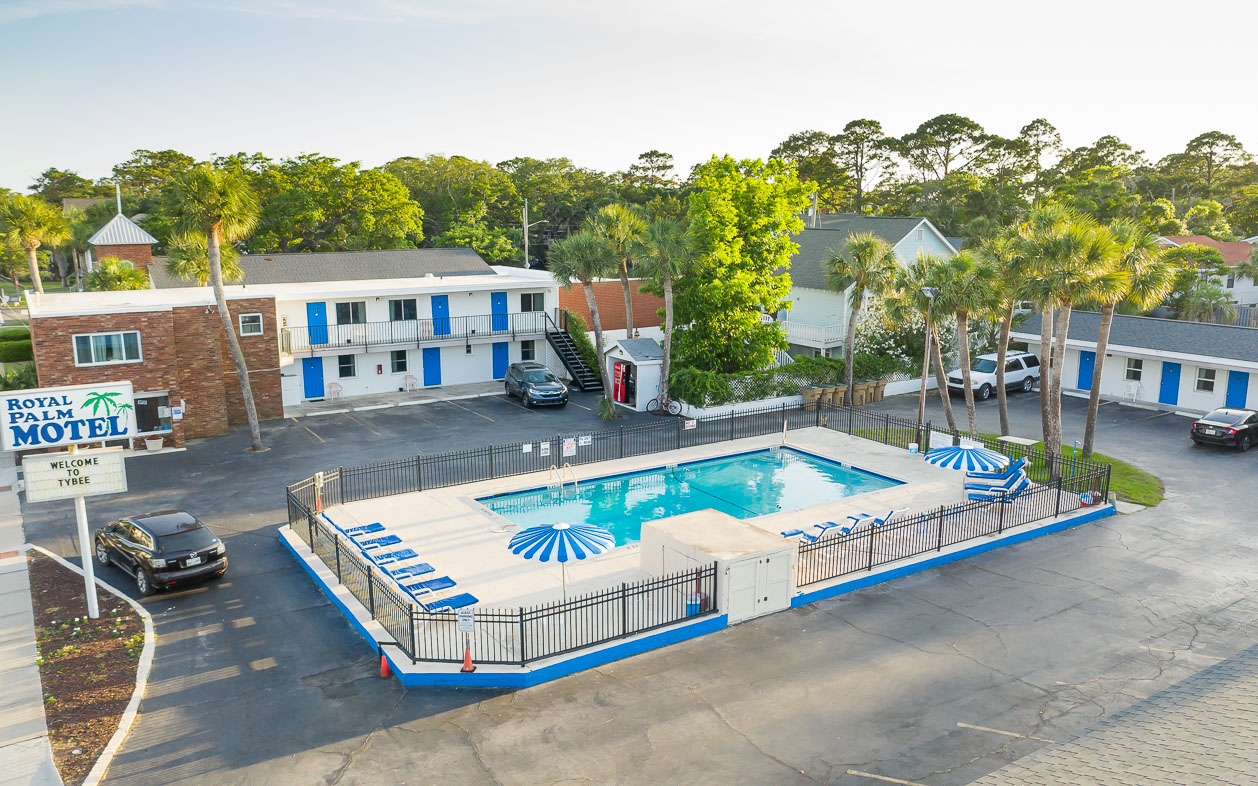 Royal Palms Motel pool