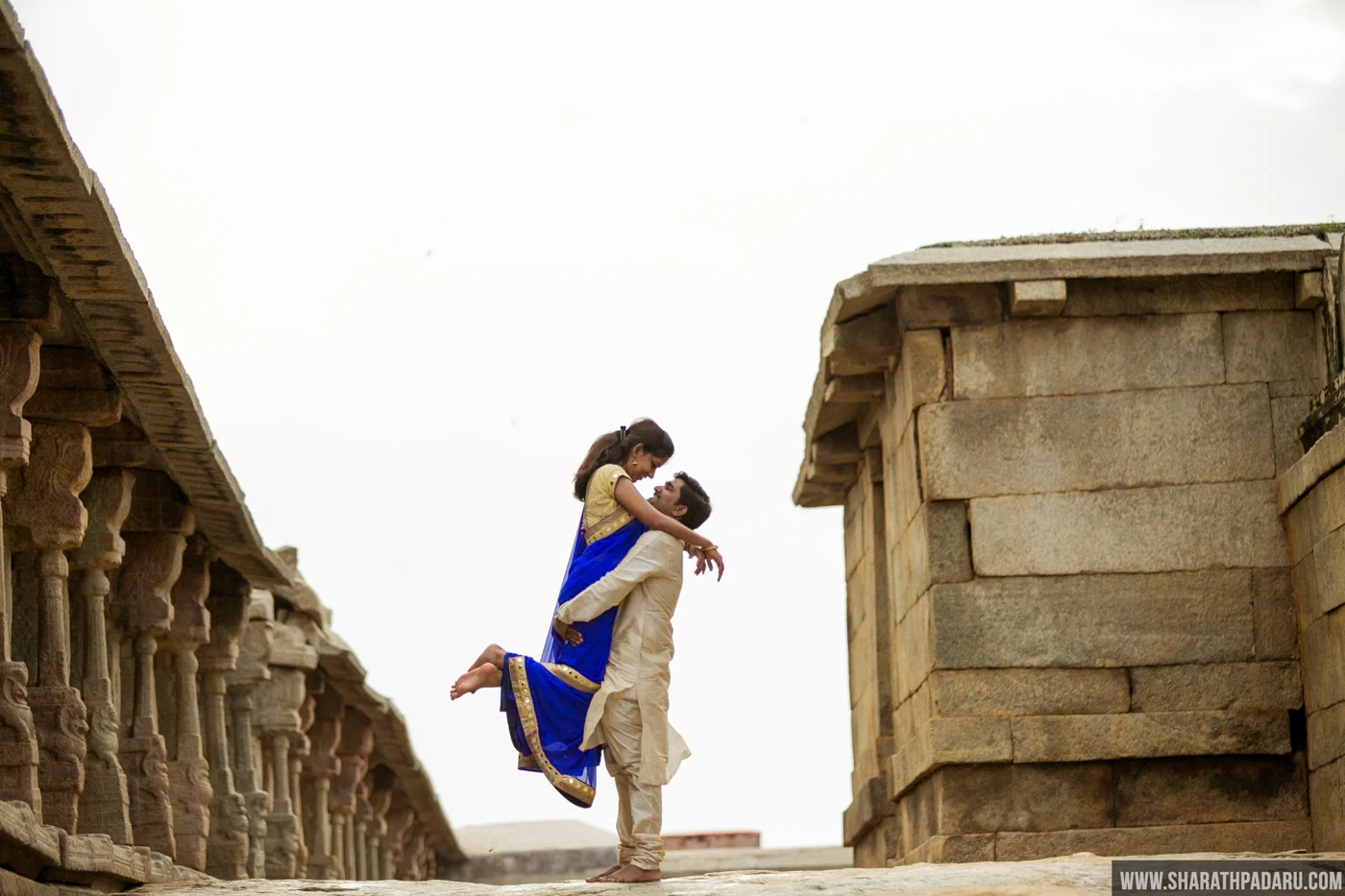 Nandi-Hills-Temple-Lepakshi-bangalore-couple-shoot-candid-sharath-padaru (22).jpg