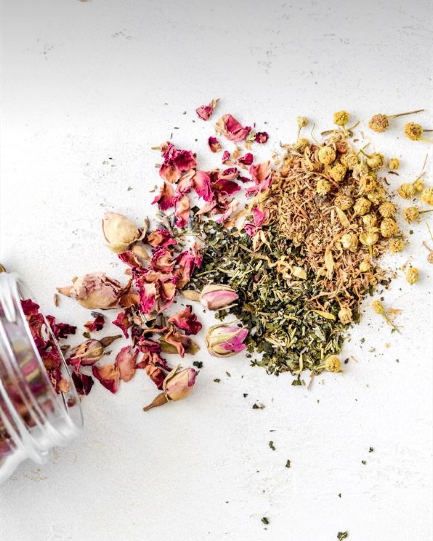 By applying gentle heat and moisture, herbal steam permeates the external vagina and carries medicinal plant properties to the tissues, increasing circulation. The plant medicines are absorbed into the bloodstream and circulated into the reproductive