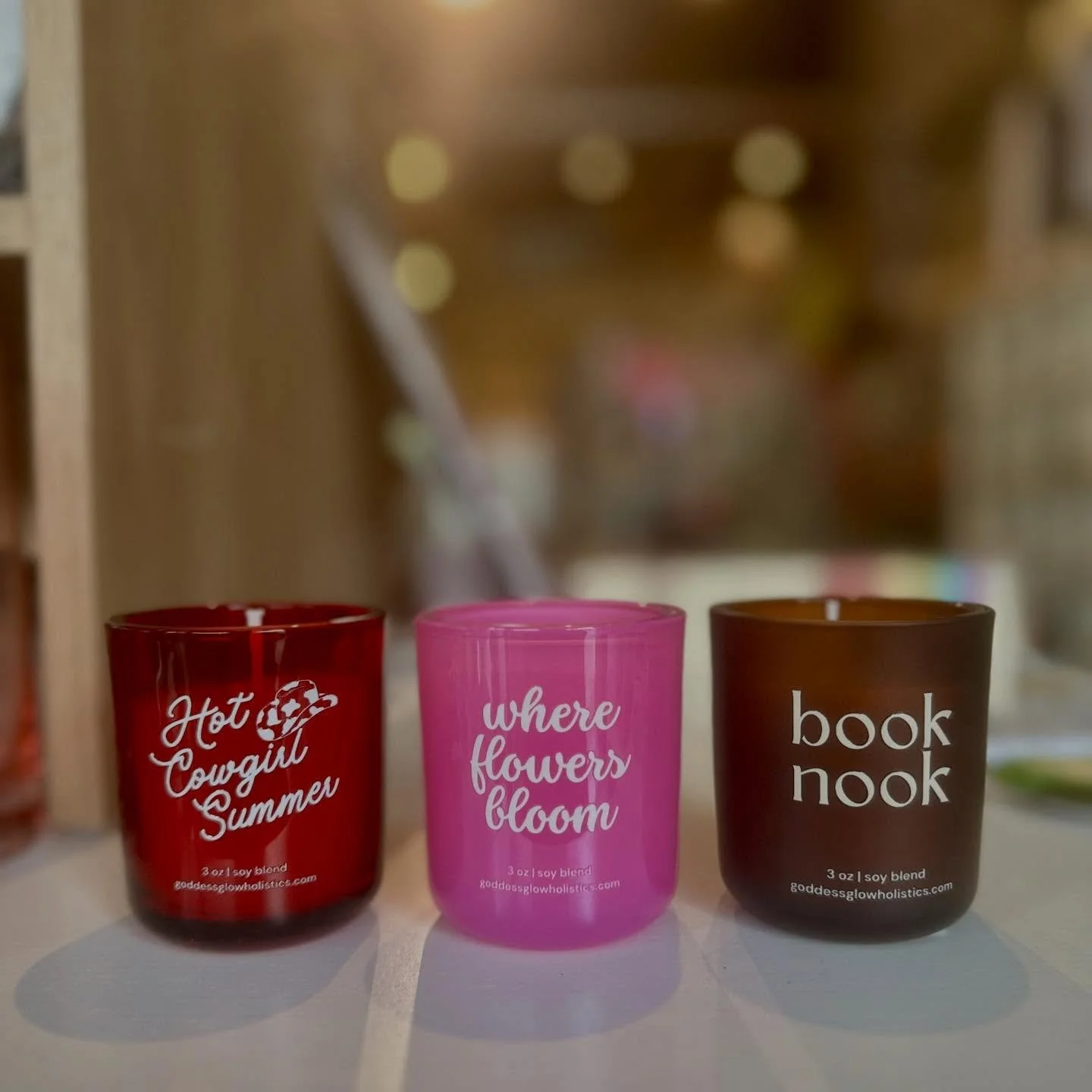 Say hello to your new candle obsession 🤩❤️&zwj;🔥

🌸 Where Flowers Bloom
Soft, romantic, and made for your fresh start moments. This dreamy blend of moonflower nectar, pear, agave, rose, and cherry blossom feels like stepping into spring itself.

?