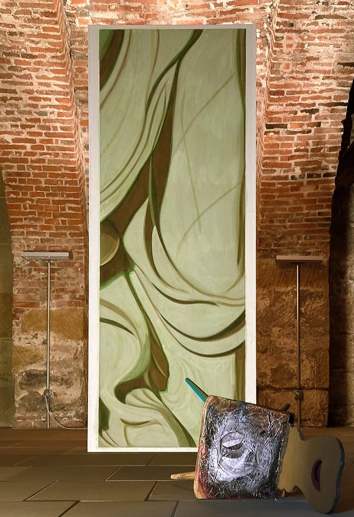 “Deleuze in Bamberg”, 2025, Bauernstuhl bemalt,  Acryl und Tusche auf Recyclingkarton 