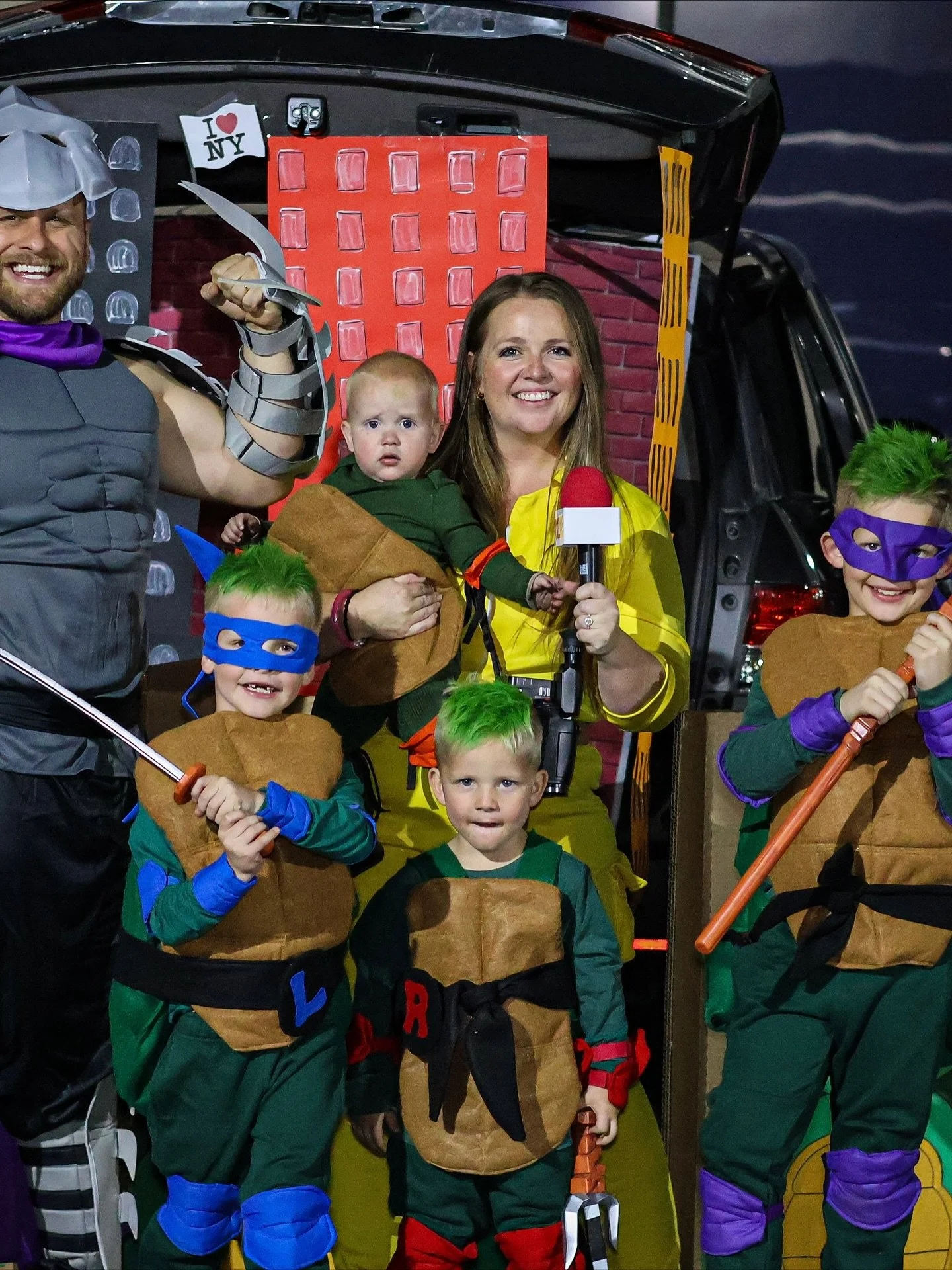 Annual Trunk r Treat was a blast 🎃🍬

Thank you to all the families who helped set this event up and who participated! Happy Halloween 👻