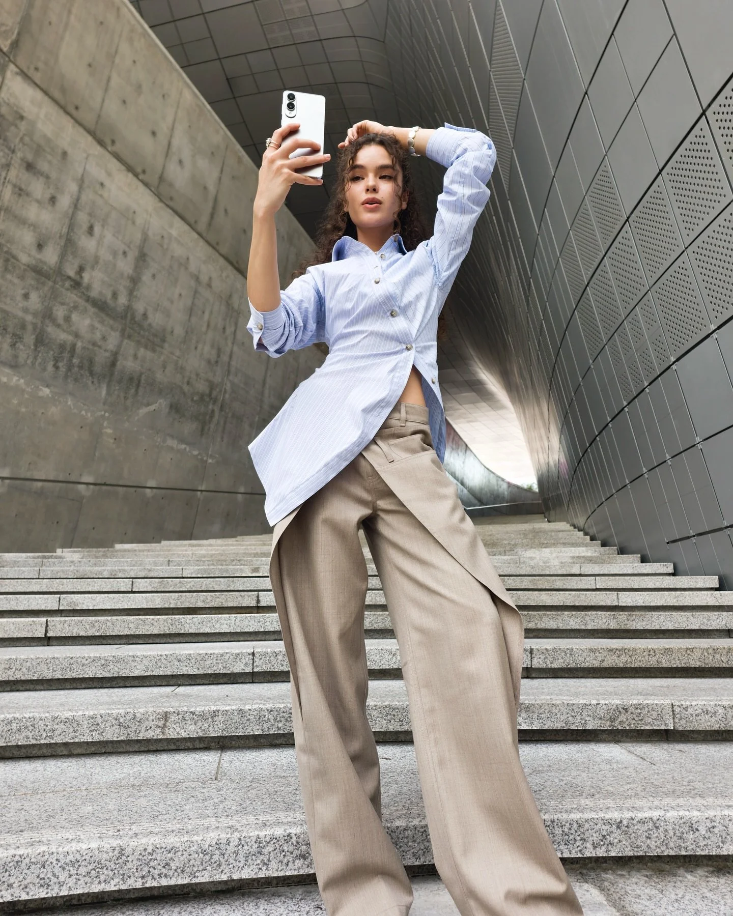They say the best camera is the one you have with you, and for me, that&rsquo;s the Samsung Galaxy S25 Edge! Whether I&rsquo;m shooting on the street in Seoul or creating content in the studio, its surprising lightness lets me stay completely in the 