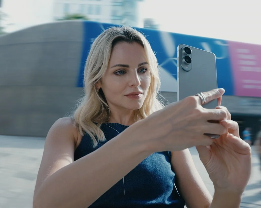 Excited to share a look at my experience with the Galaxy S25 Edge during Seoul Fashion Week! These stills are from a video they shot, highlighting how the phone&rsquo;s incredible features helped me capture every moment. The full video is now live on