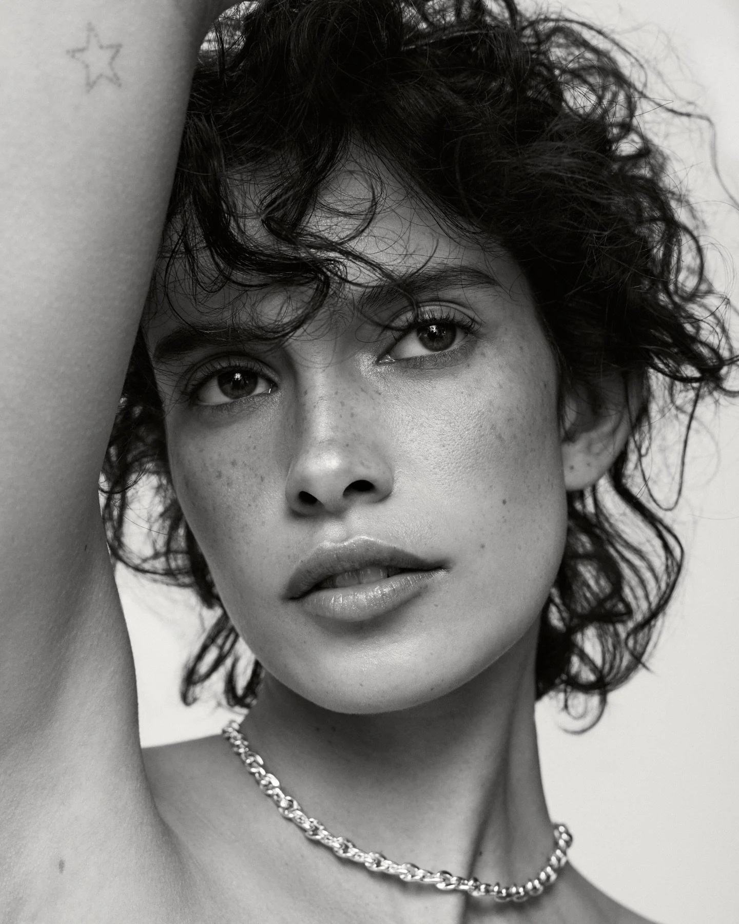 New beauty with the always inspiring @zoeebarnard 🖤

Styling by @lillimilli 
Make Up by @misuzumiyake 
Hair by @ayumi_yamamoto.hair 
Retouching by @retouchconcept