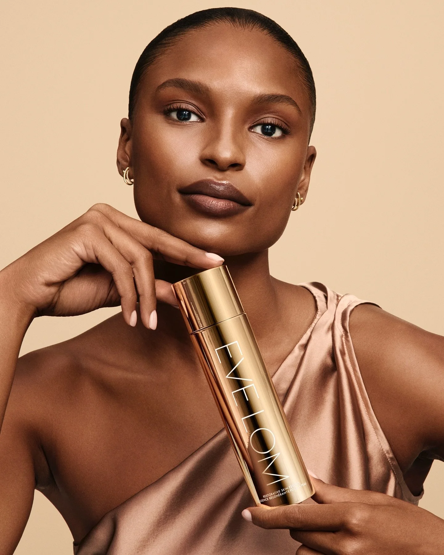 New beauty for @evelom 🌟 always so fun working with this team!

Model @ladytsheca 
Styling by @mackmackmack 
Make Up by @carlygiglio 
Hair by @ayumi_yamamoto.hair