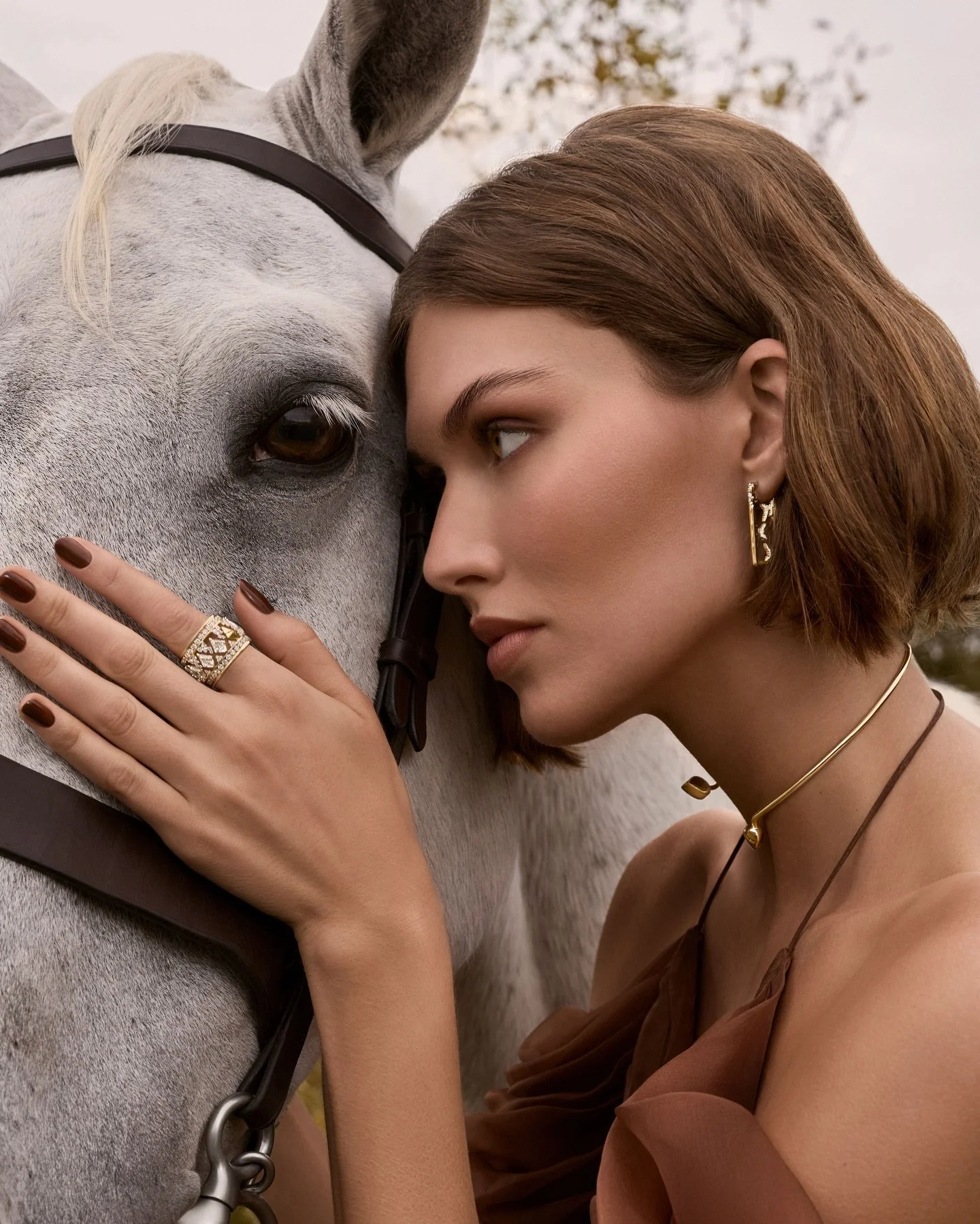 New work for @savfriedkin jewelry shot at the most magical location @wildflowerauberge. 🌼 

Model @michelle.1
Styling @ana.tess 
Make Up @valissayoe 
Hair by @de.fluence 
Retouching @retouchconcept 
Thank you @vmgroupe
