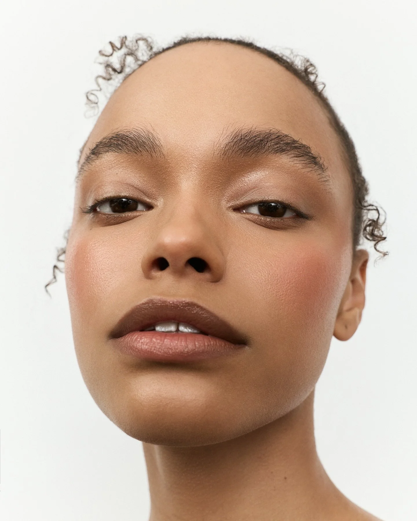 The art of simplicity. 🤍

I&rsquo;ve always been inspired by @alexissundman, from our first shoot in Brooklyn years ago to our recent session in Midtown. My goal here was to focus on minimalist beauty - using the face and body to create dynamic line