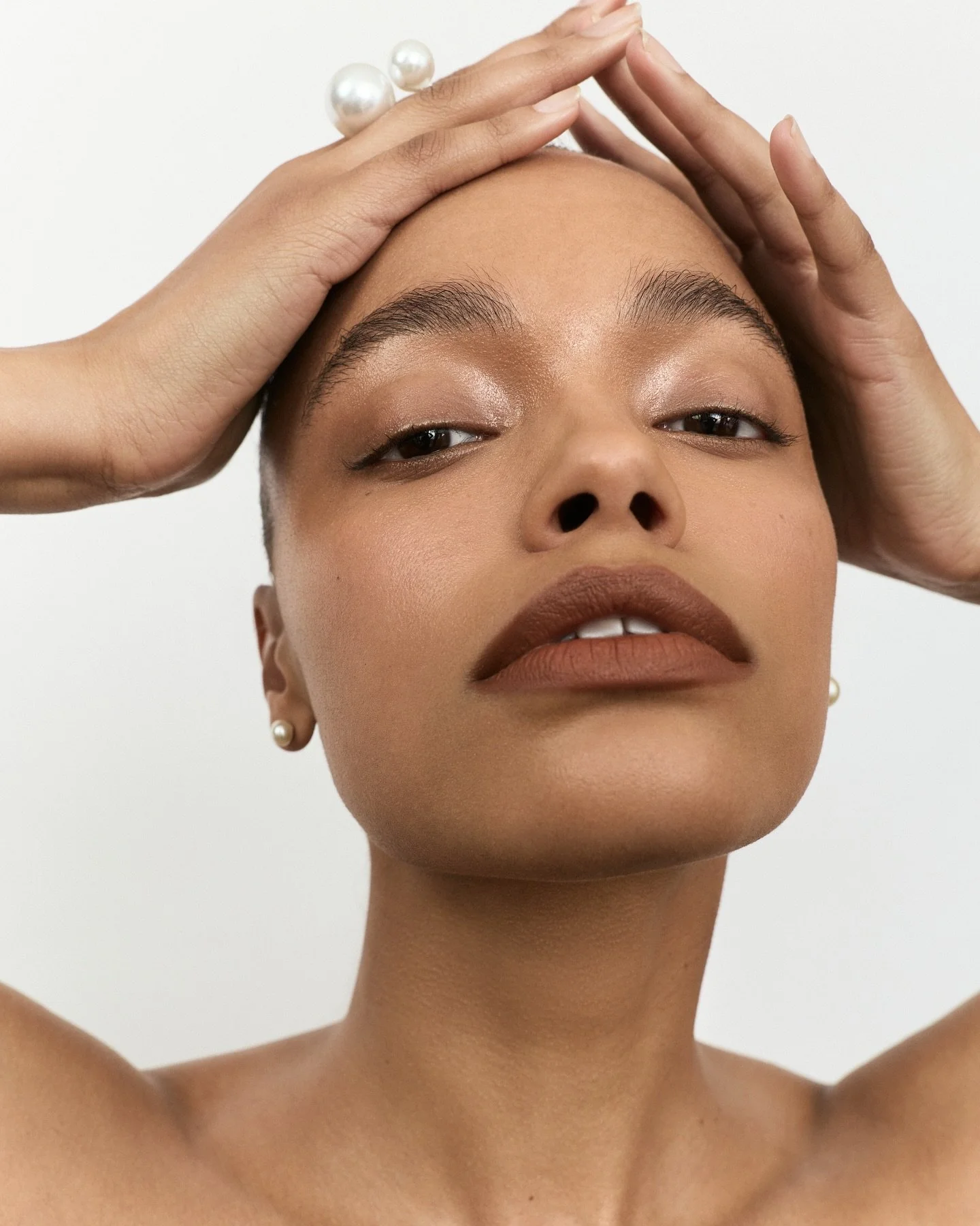 Beauty @alexissundman in my studio recently 💫 
⁣
It took me so long to choose favorites from this set! Which composition do you like best here? 
⁣
Model @alexissundman⁣
Make Up @theauthenticface ⁣
Hair @ayumi_yamamoto.hair⁣
Styling @lillimilli⁣
Reto