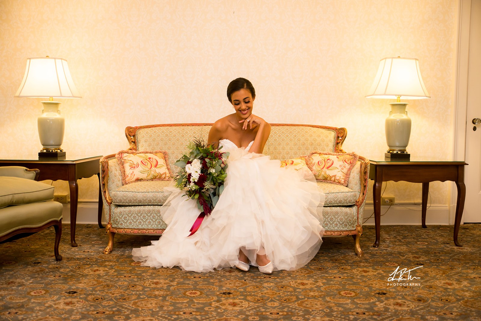 ARTPHOTOMN_FOREVERBRIDE_MFLOWERSTUDIO_SIMPLEELEGANCE-8680.jpg