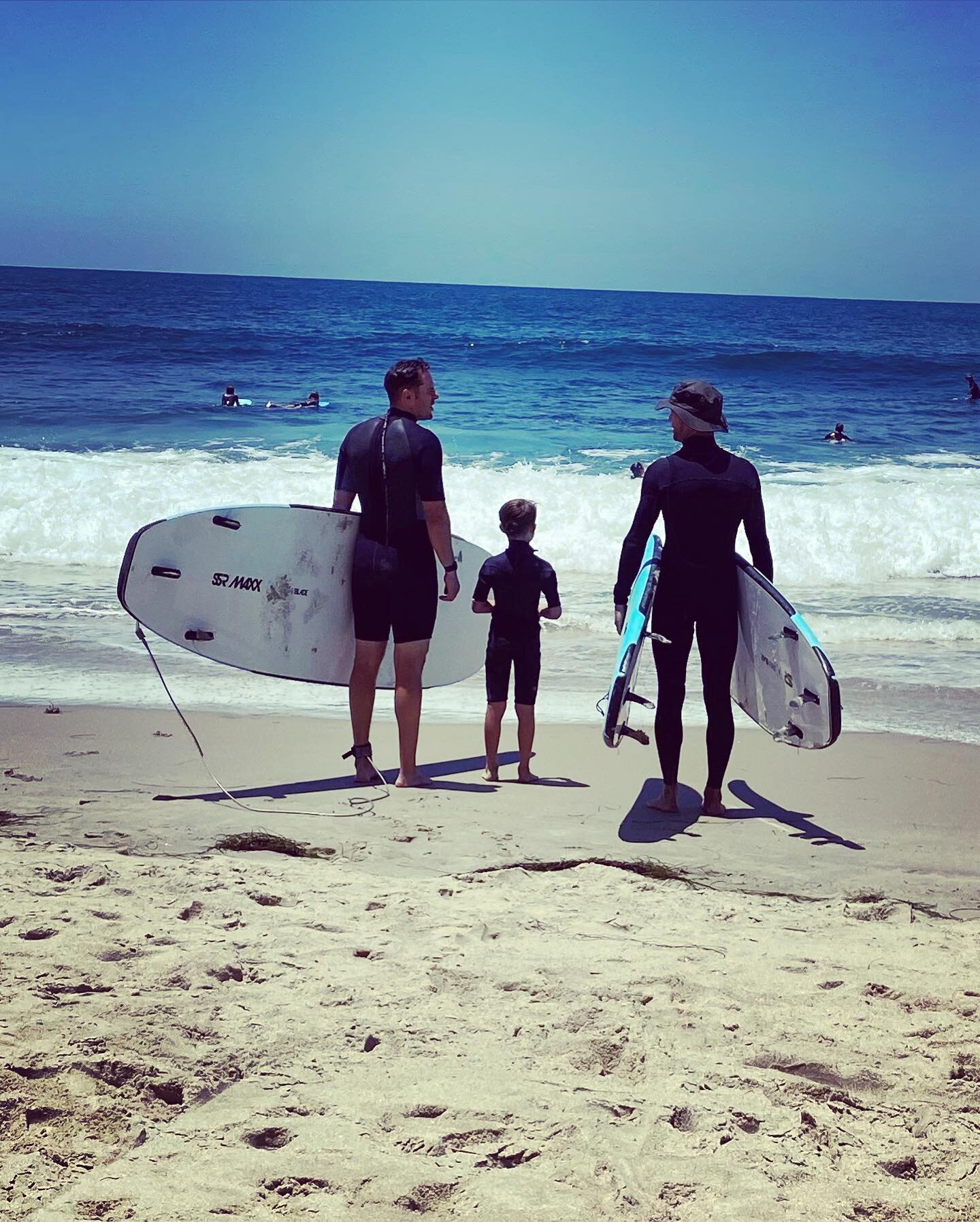Happy Father&rsquo;s Day to all the dads out there keeping the groms stoked!
Father and son session with Harrison and Gavin sharing some quality water time together.
@surfnsport82 @movandewall 
@slidawg_surfcamp 
#surflessons #lagunabeachsurf #surfla