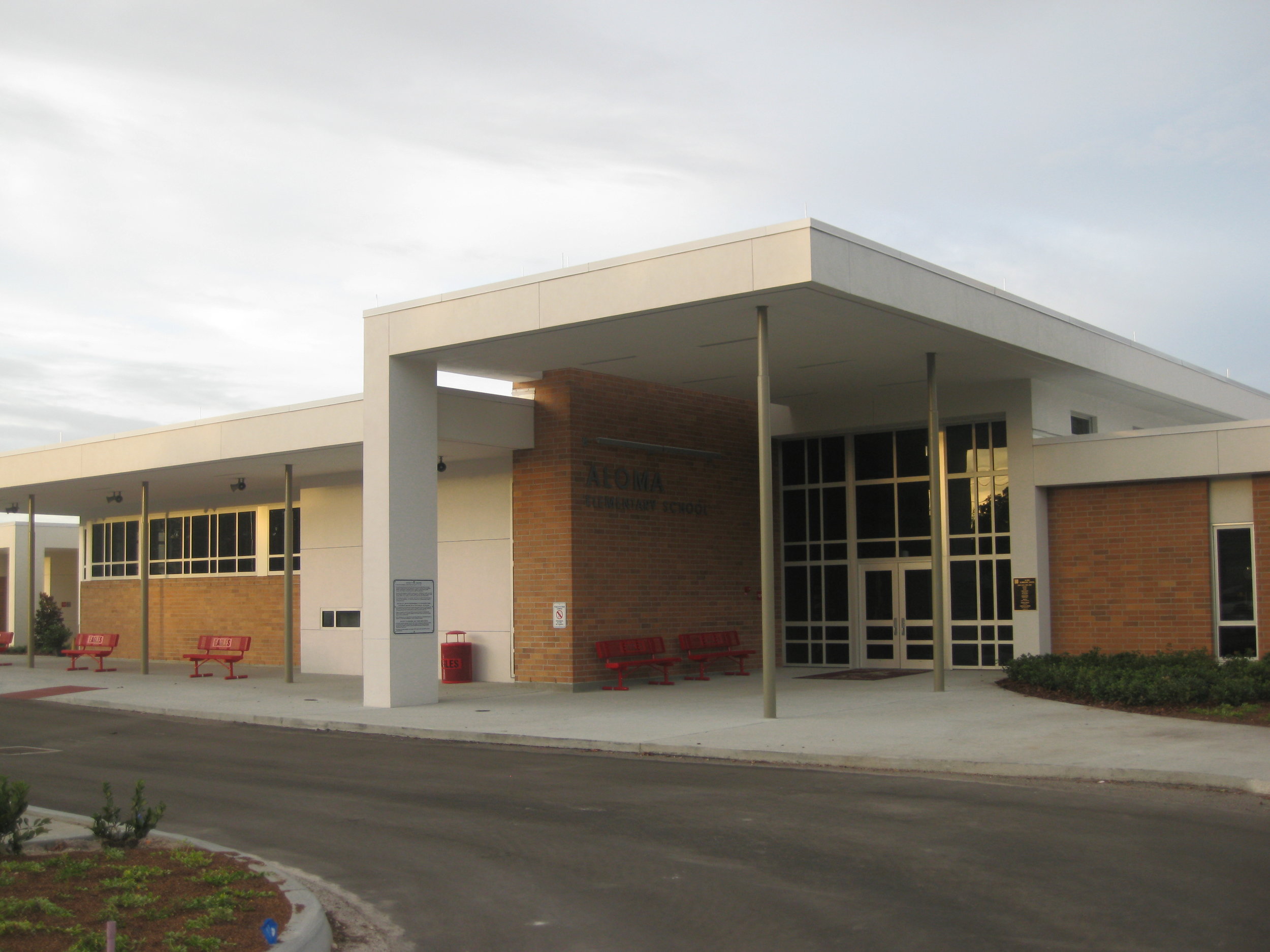 Aloma Elementary Exterior By Day