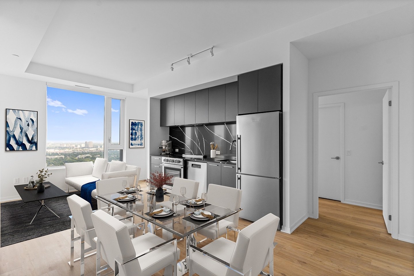 2 Stunning Three-Bedroom Suites Offered For Lease at 101 Roehampton Ave

Welcome to The Hampton - The newest addition to Yonge &amp; Eglinton offering future residents a modern and fresh design approach to purpose-built rental living! 

📍 Suite 3712