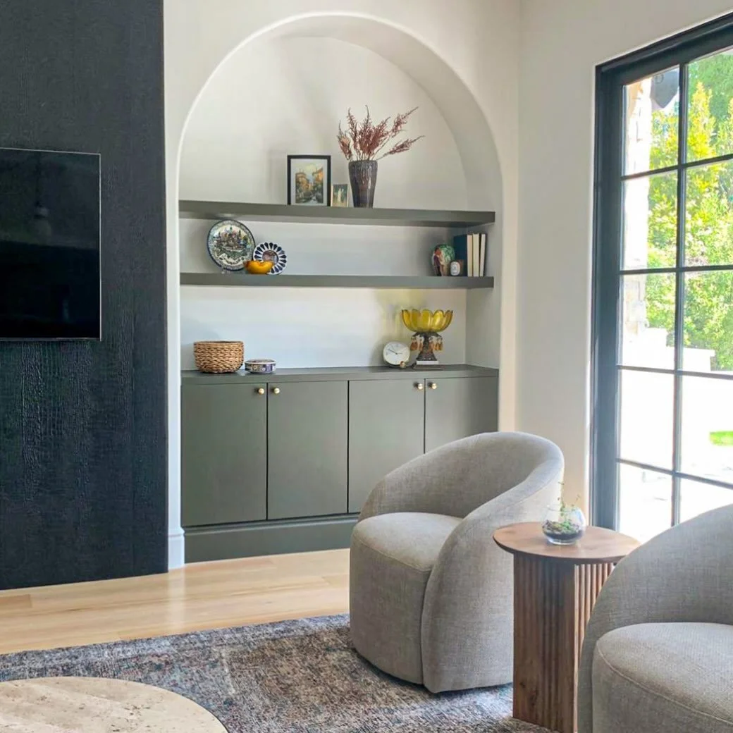 Maybe I&rsquo;m just totally type A (ok, I am), but there&rsquo;s a very specific tension I feel in my shoulders the second I walk into a cluttered room. If you feel it too, you&rsquo;re not imagining it.

Here&rsquo;s the design truth behind it: eve