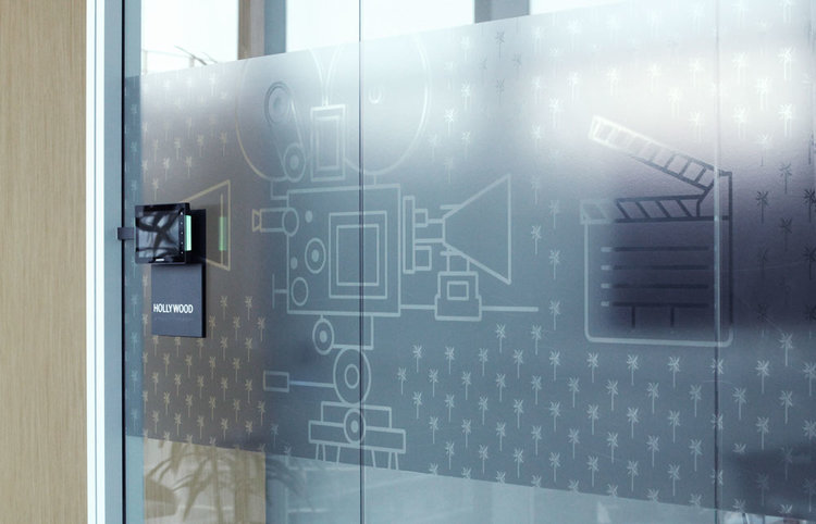 Samsung_glass_walls_01.jpeg